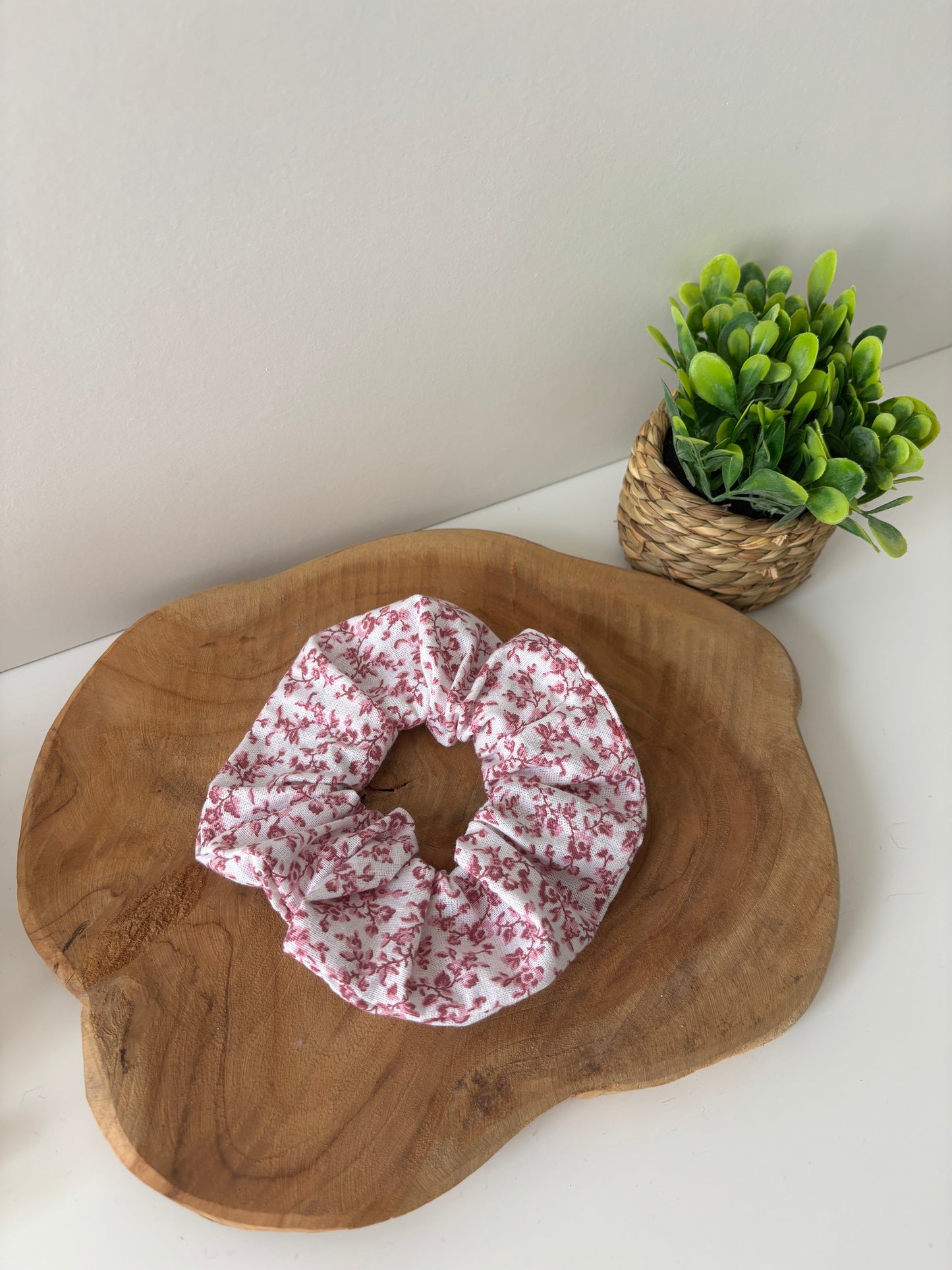Chouchou cheveux motif fleurs roses douces