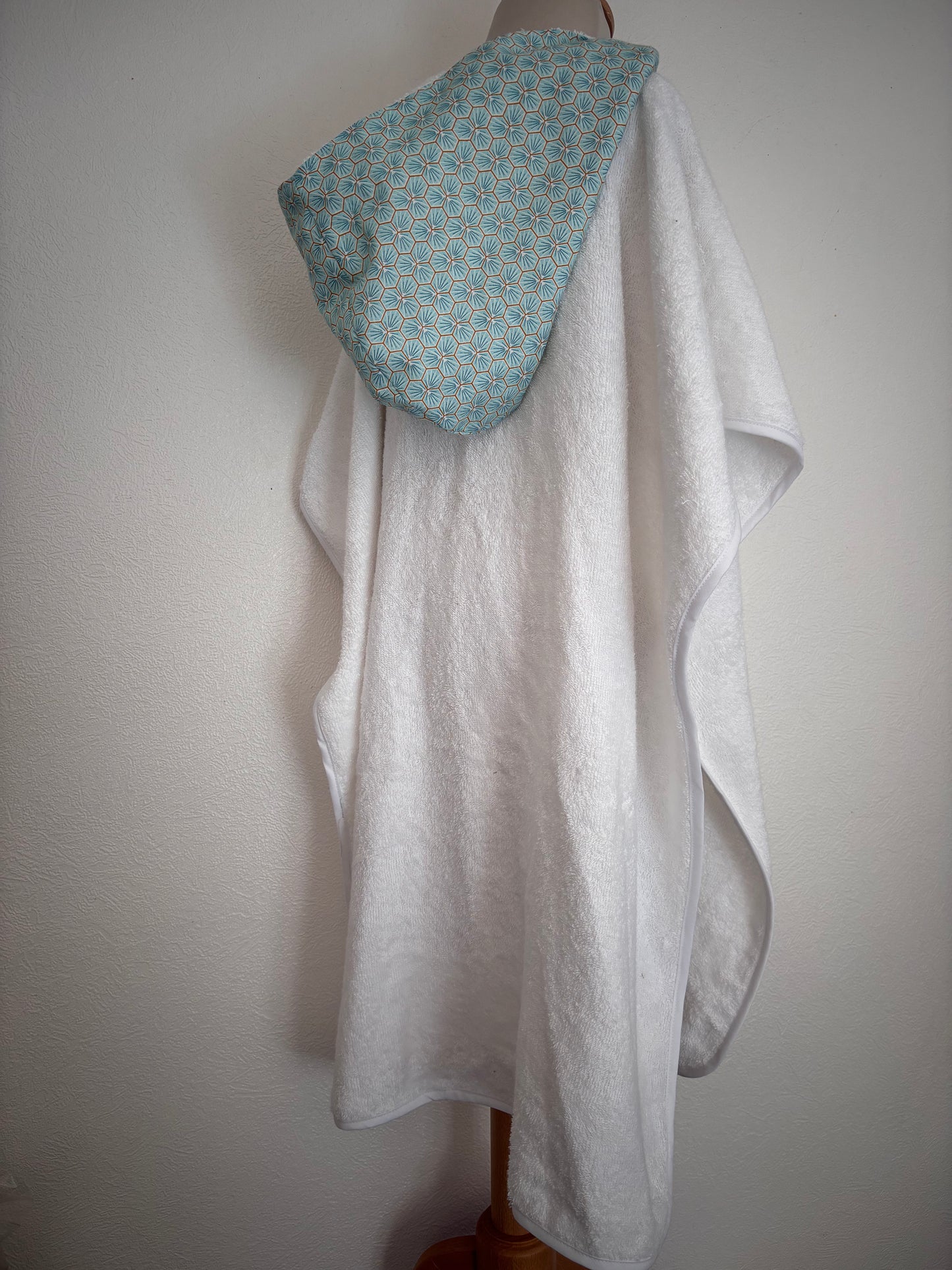 Poncho de bain enfant 10-13 ans vue de dos, coloris blanc – Cam’coud