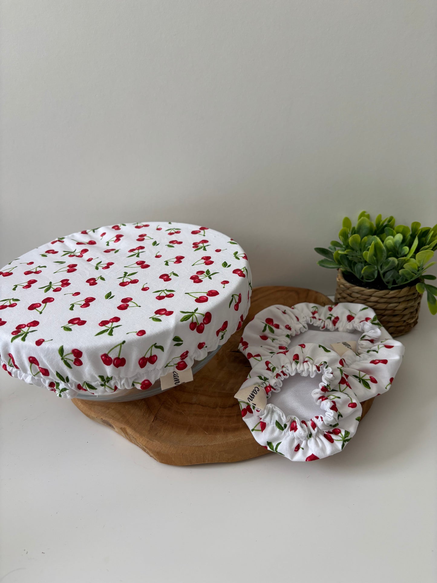 Charlottes à plat motif Cerises, tailles XS, S, M et L, intérieur PUL alimentaire, extérieur coton