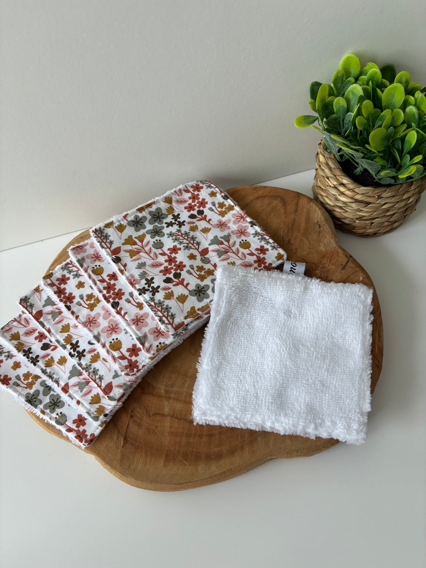 Lot de 7 cotons lavables motif fleurs roses, dos blanc