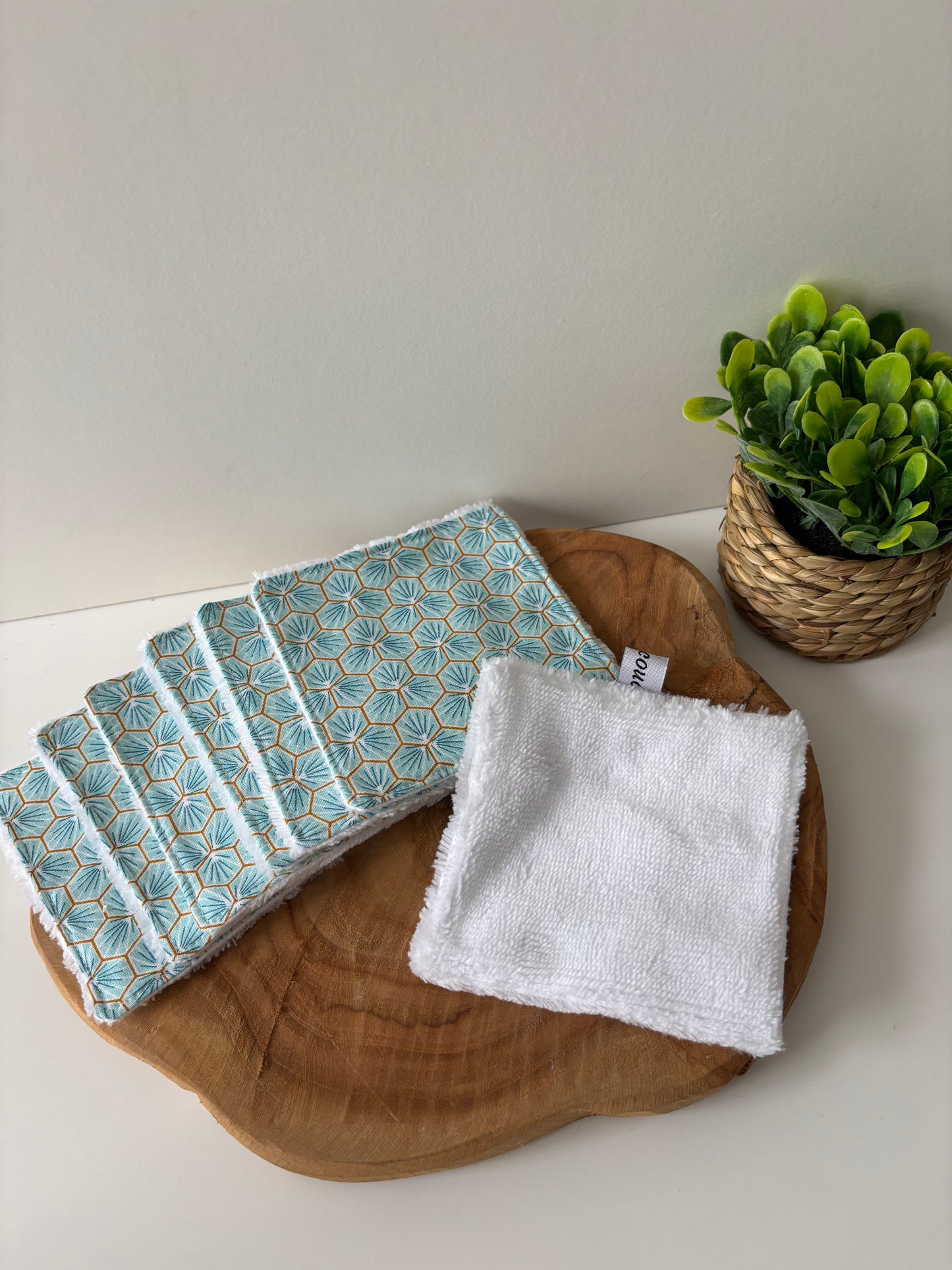 Lot de 7 cotons lavables motif géométrique vert d’eau, dos blanc