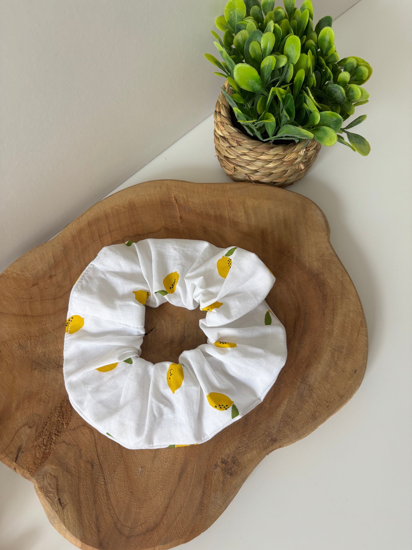 Élastique cheveux motif citrons jaunes acidulés