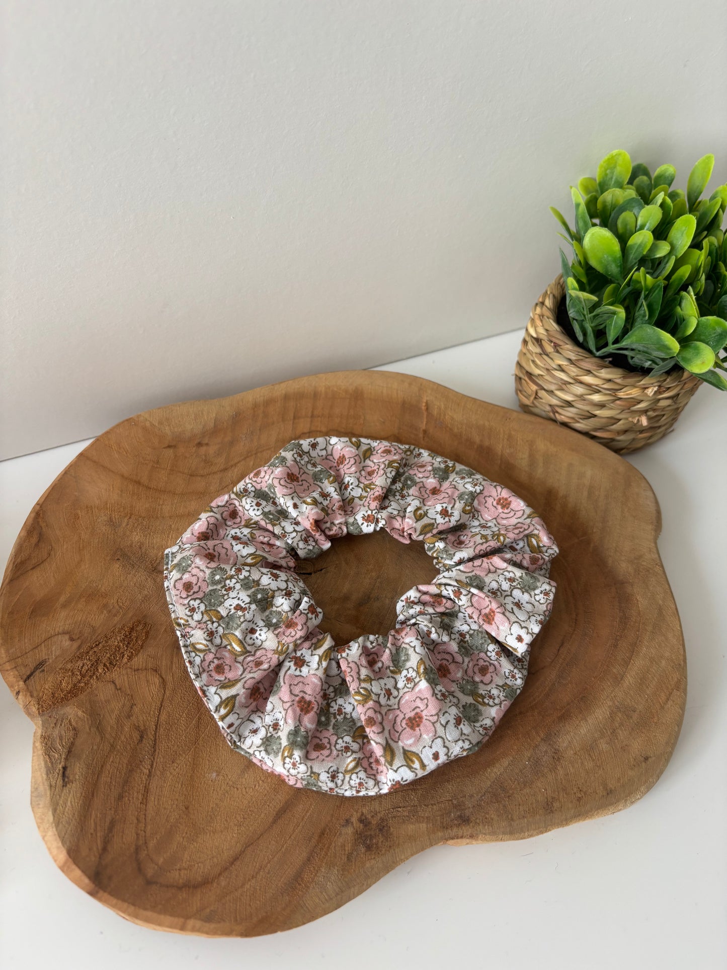 Élastique cheveux motif fleurs vintage pastel doux