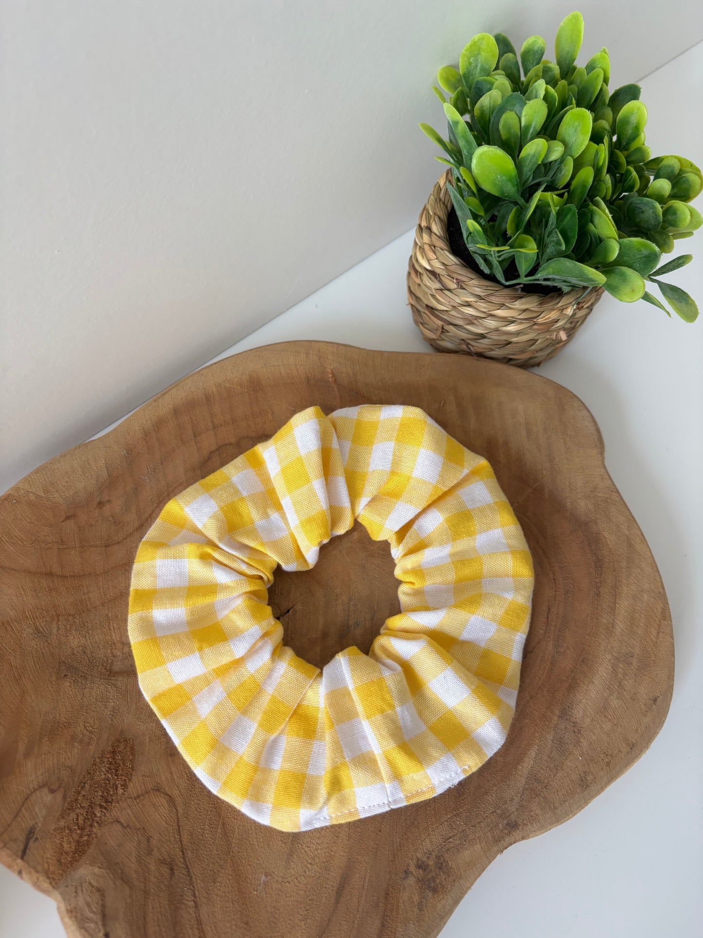 Élastique cheveux motif grands carreaux jaune vif