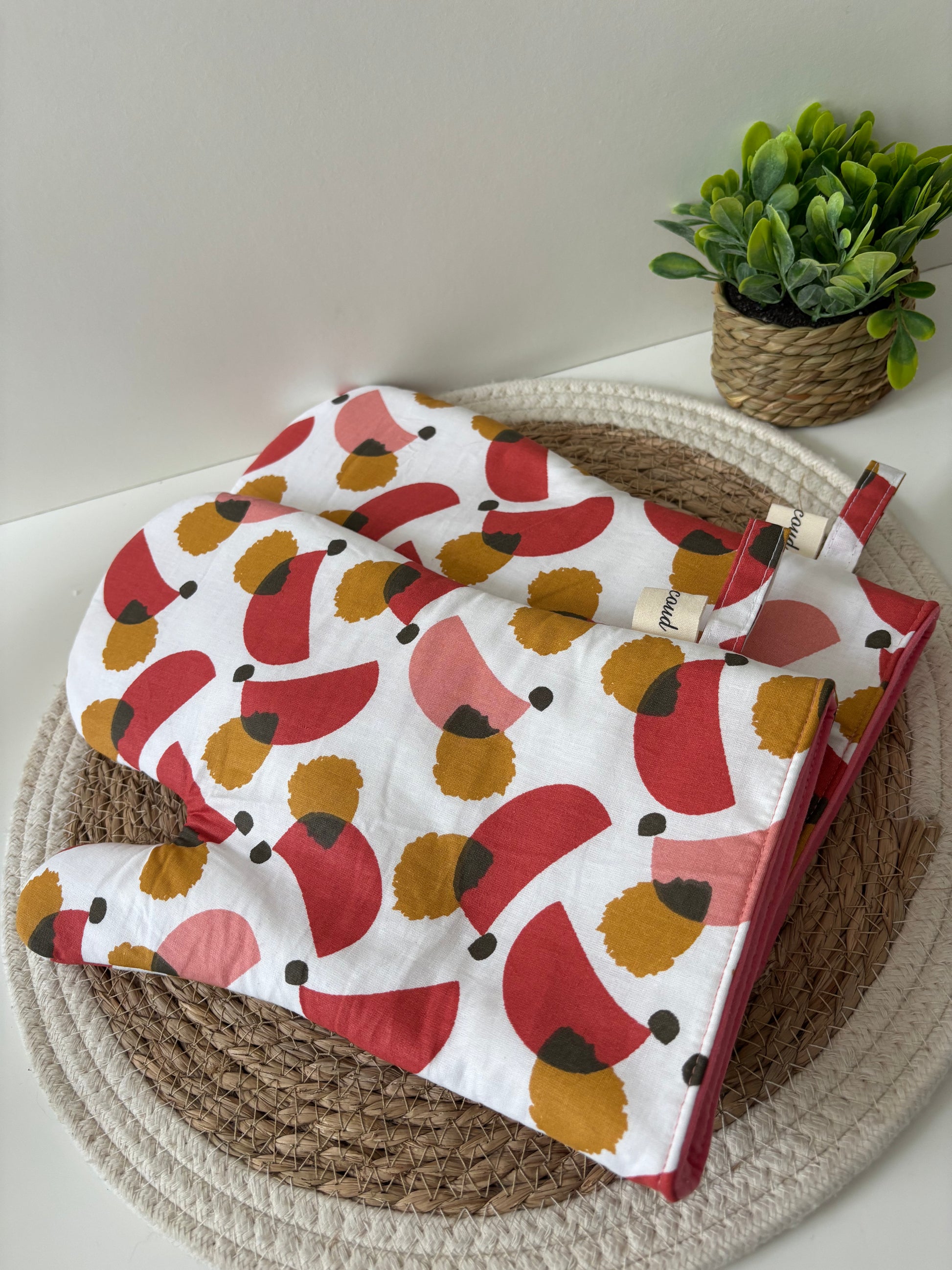 Gants de cuisine motif formes abstraites avec intérieur rose, double couche Thermolam, vendus par paire