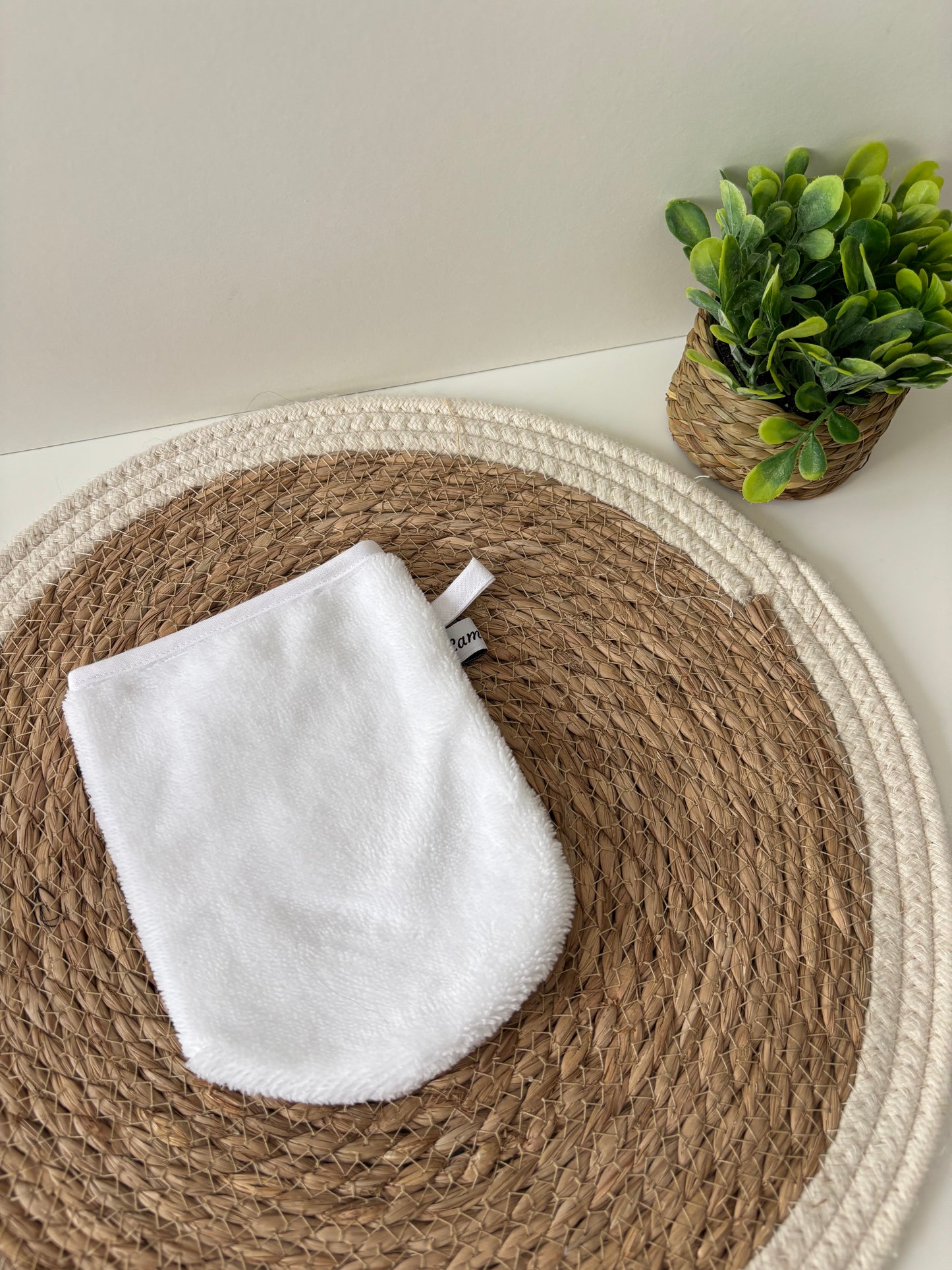 Gant visage Camâcoud en Ă©ponge de bambou blanc avec biais blanc