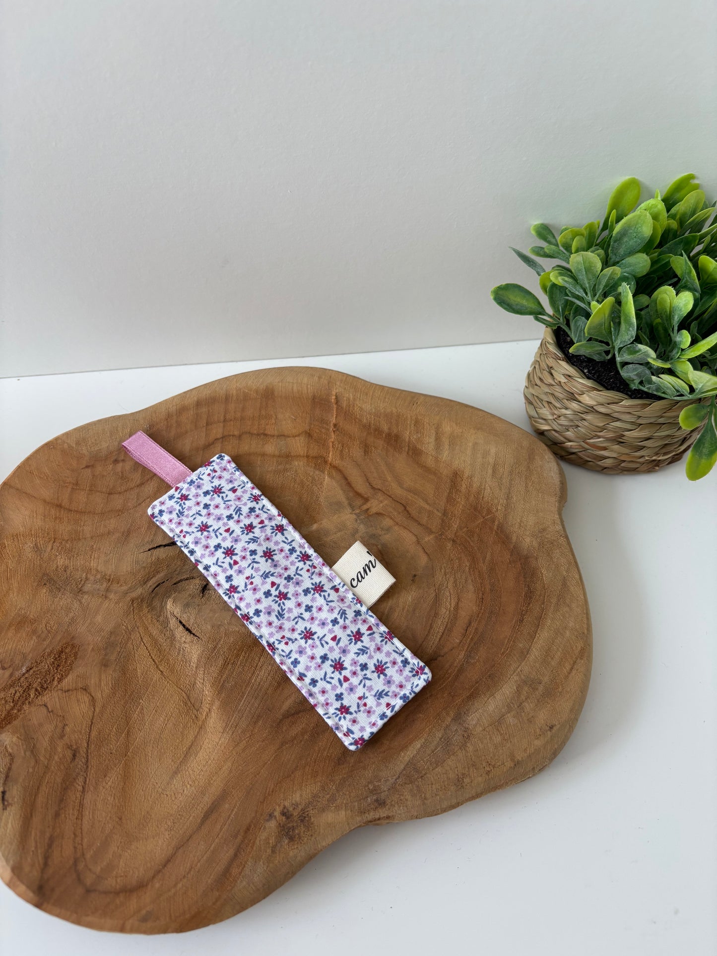 Marque-page textile fleurs roses et bleues artisanales