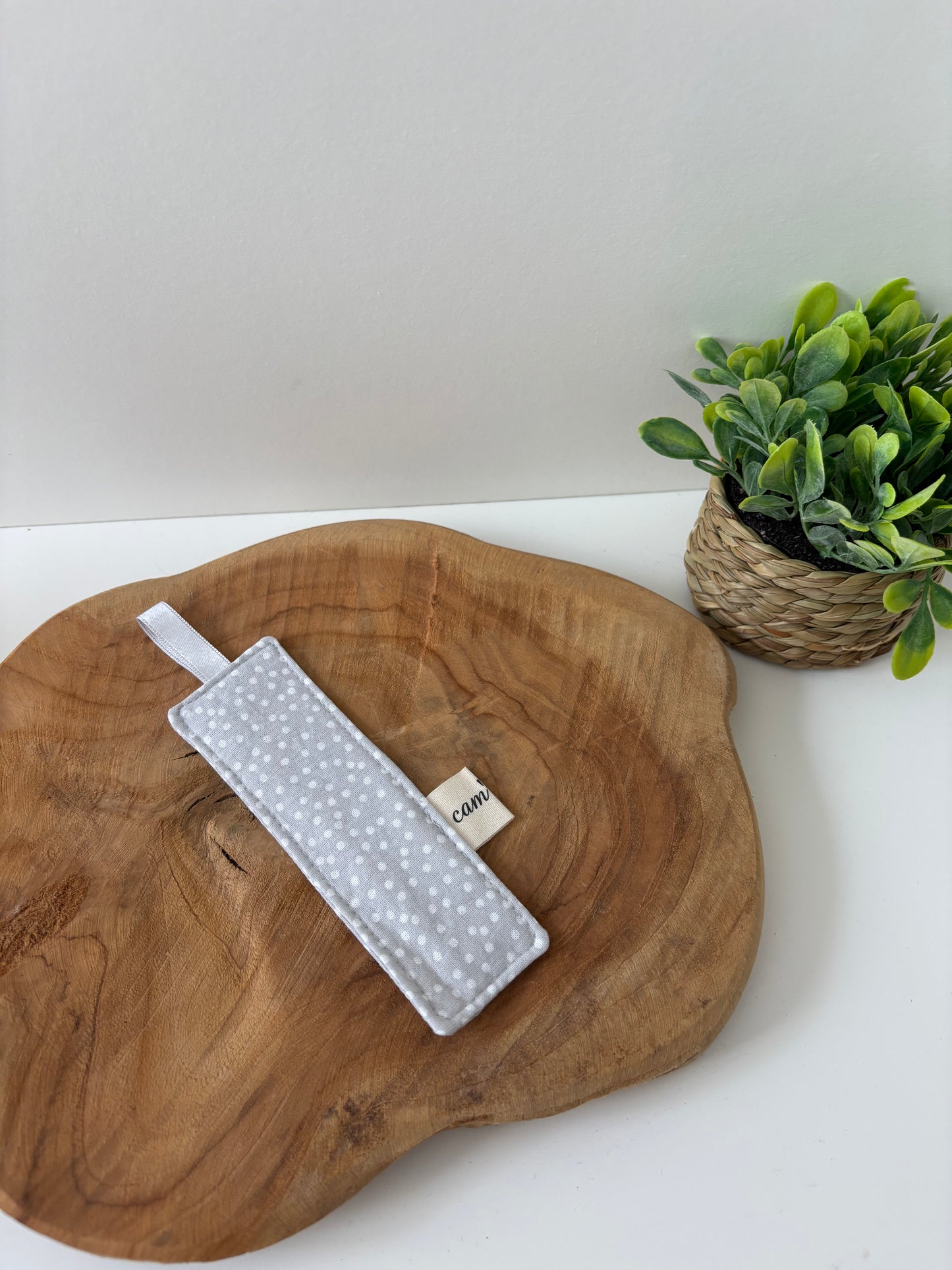 Marque-page textile pois blancs sur fond gris