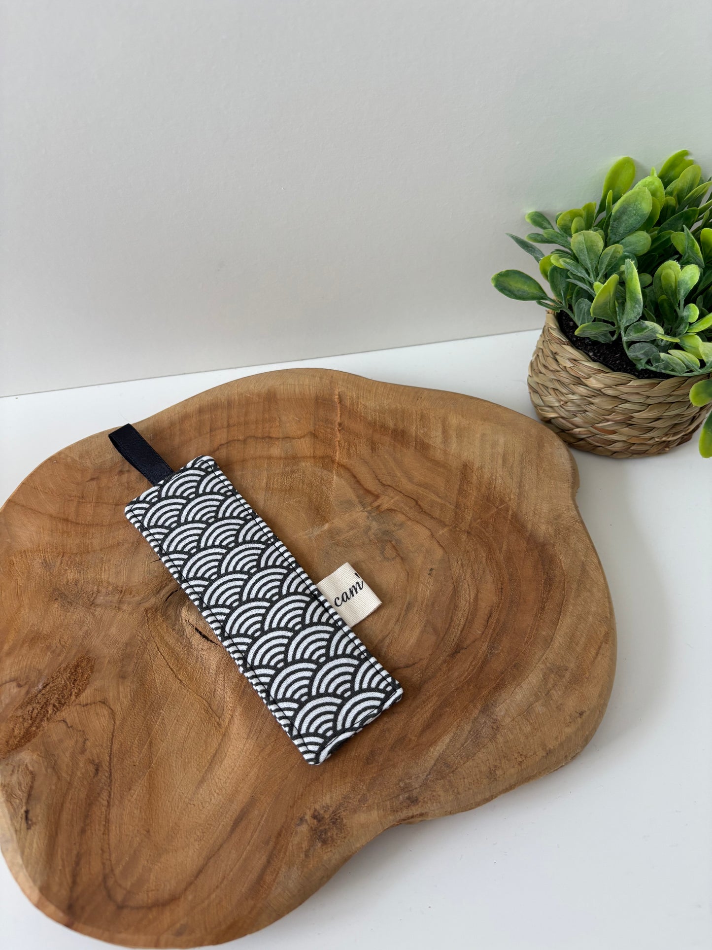 Marque-page textile motif vagues noires