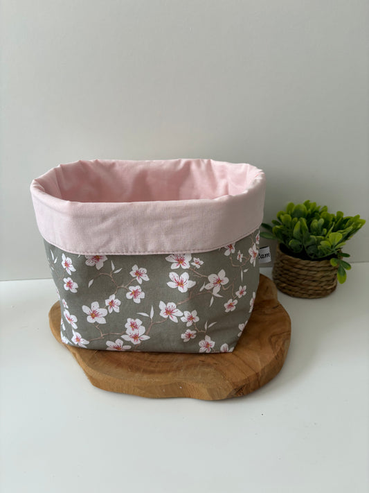 Panière moyenne motif fleur d’amandier, fait main en France, lavable en machine à 30 °C