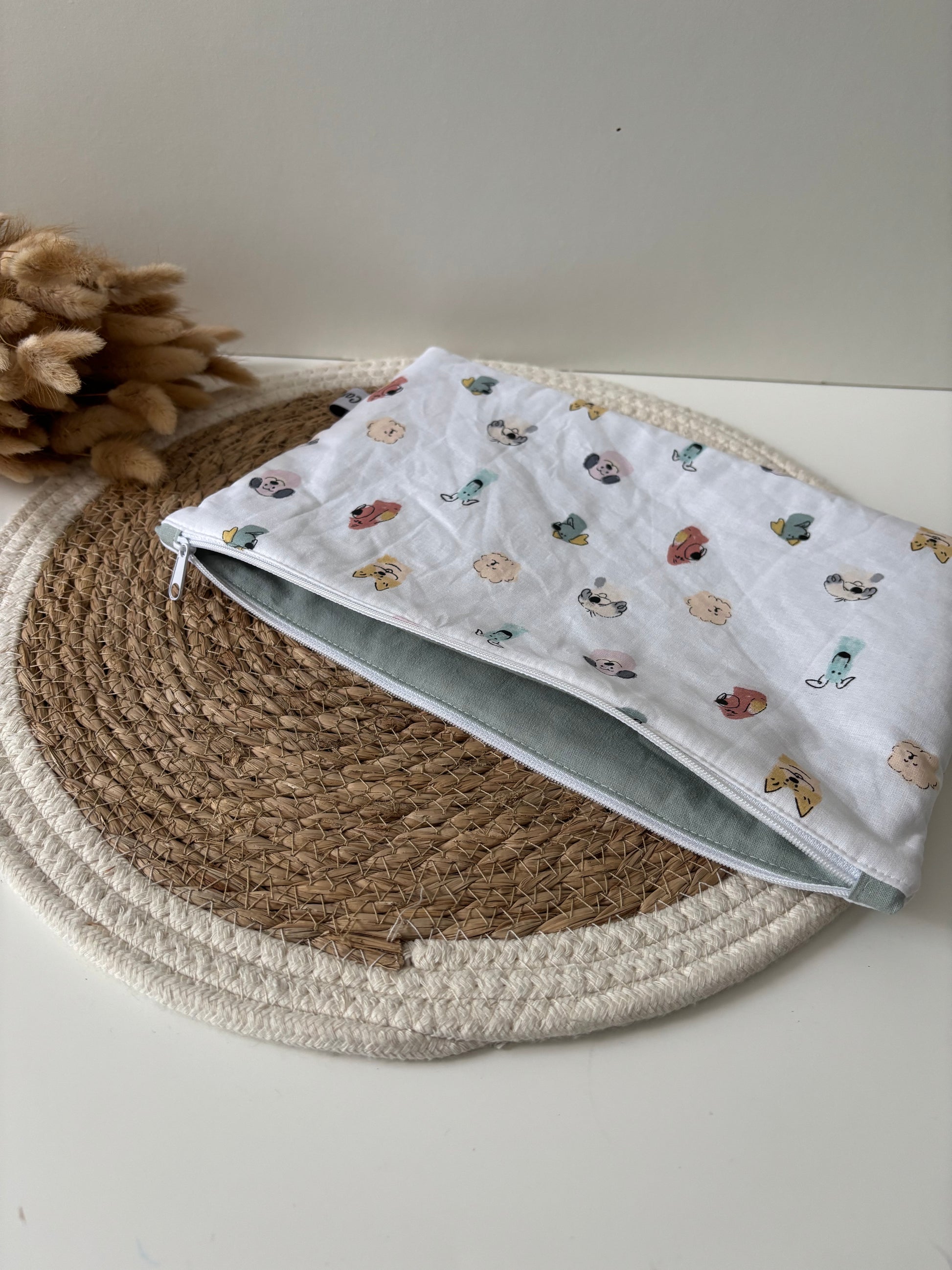 Pochette carnet de santé personnalisée motif chiens en aquarelle