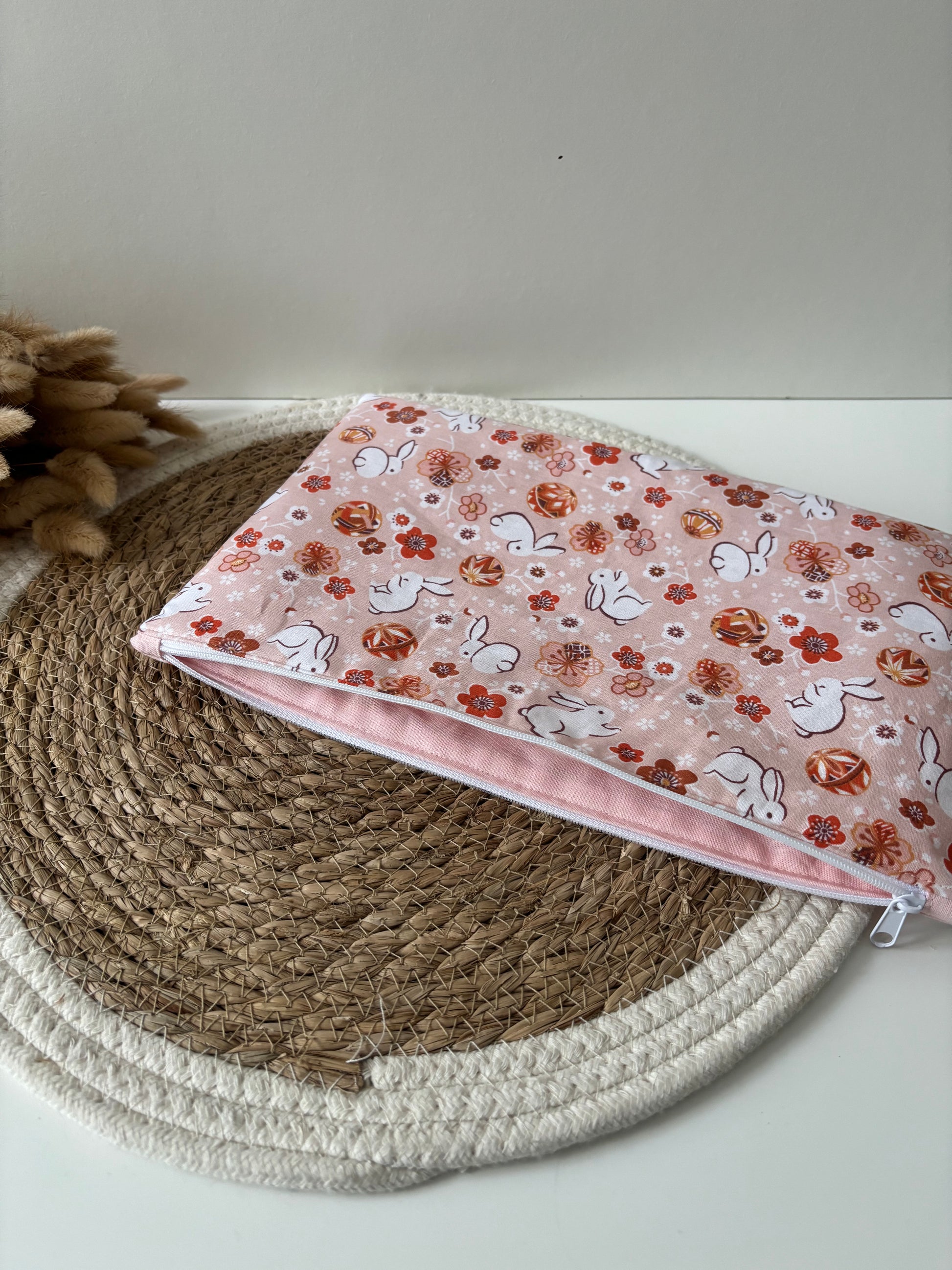 Pochette carnet de santé personnalisée motif lapins mignons