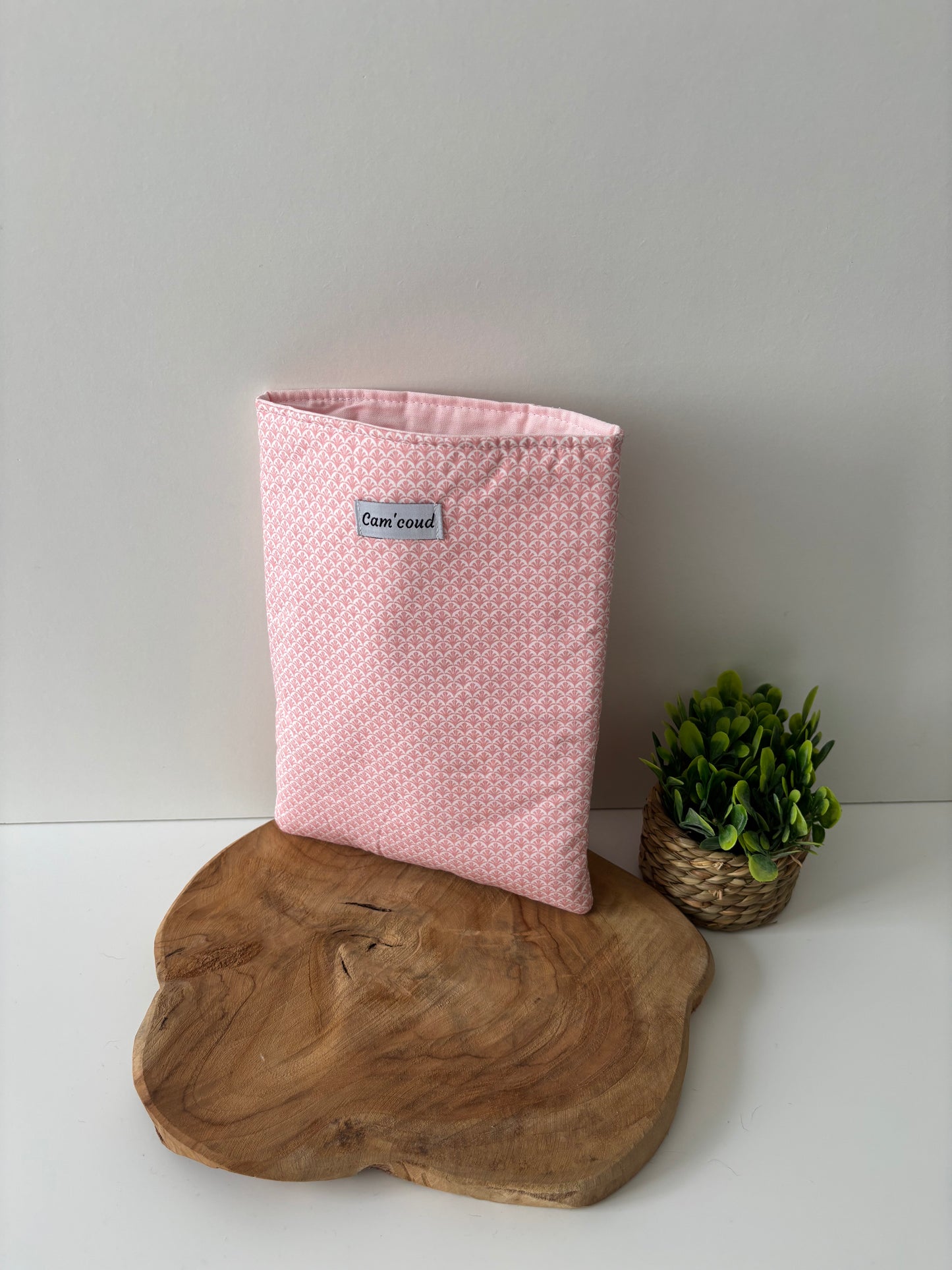 Pochette à livre motif formes géométriques roses