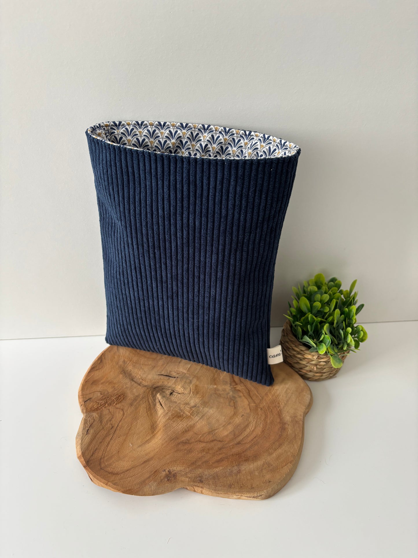 Pochette à livre en velours bleu foncé