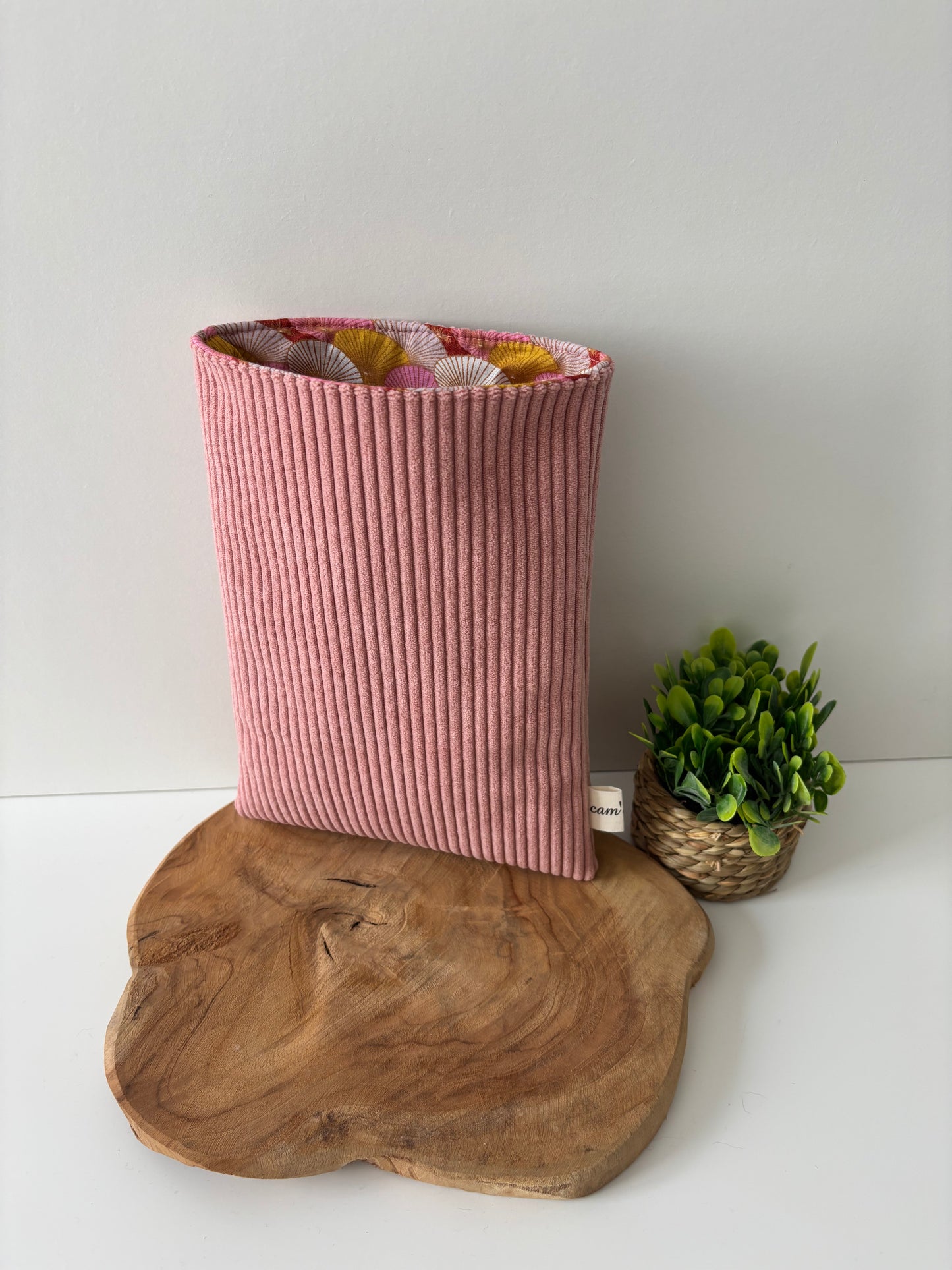 Pochette à livre en velours rose motif ombrelles
