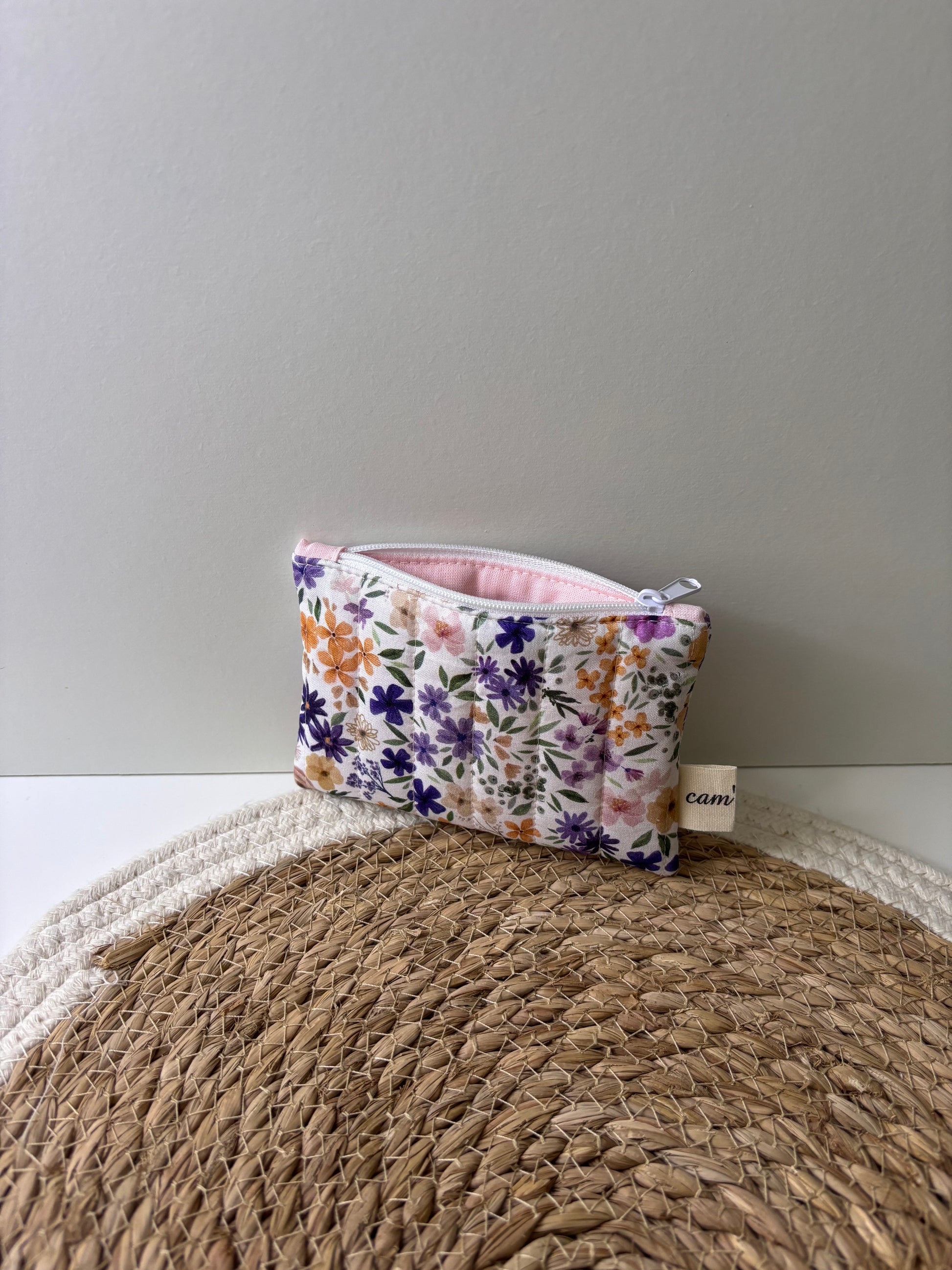 Porte-monnaie compact et personnalisé, fabriqué sur-mesure.