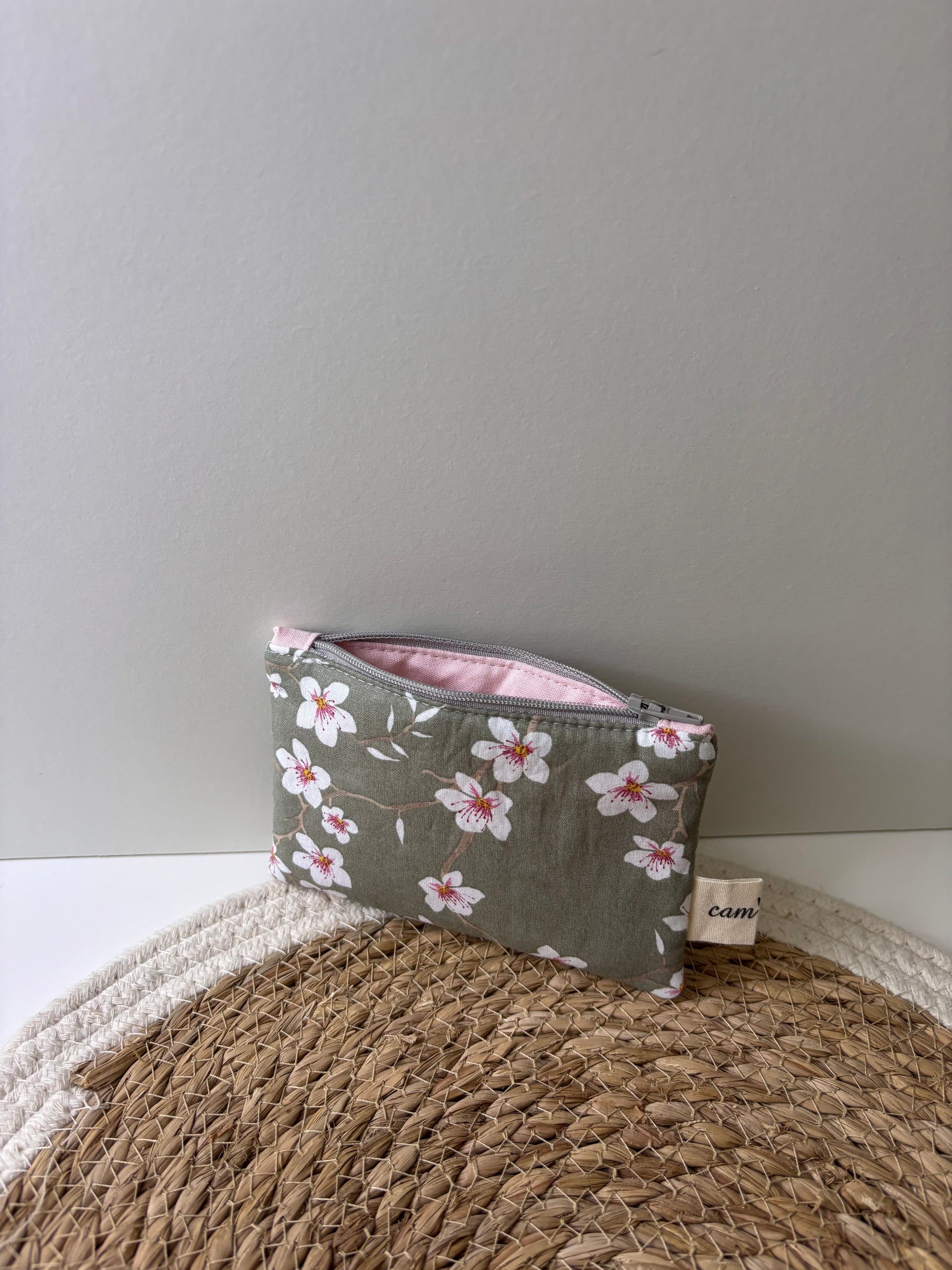 Accessoire mode sur-mesure, porte-monnaie personnalisé.