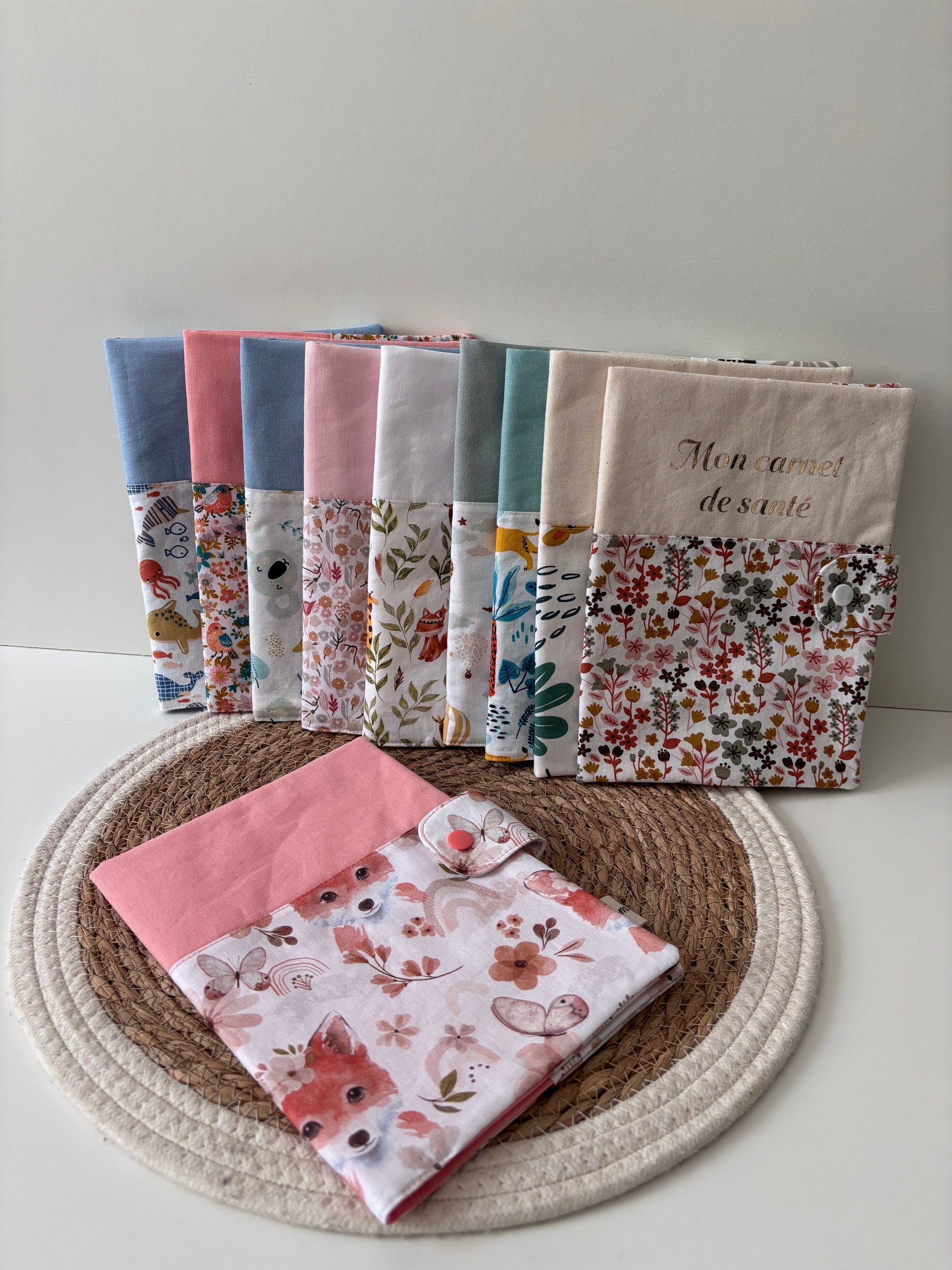 Housse protège carnet de santé pour bébé, personnalisable.