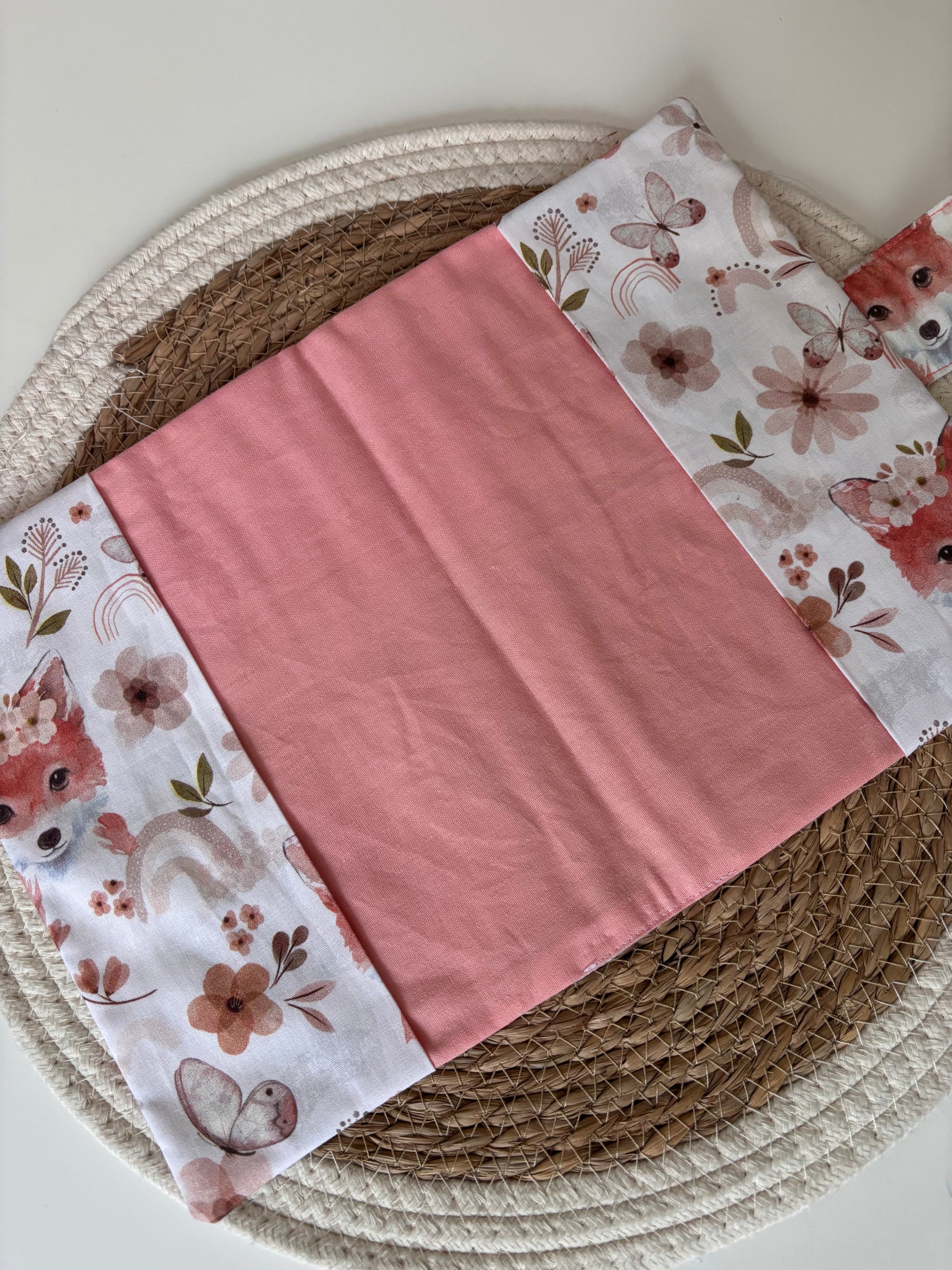 Protège carnet de santé sur-mesure, idéal cadeau naissance.