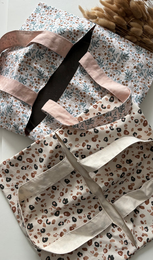 Deux sacs à tarte lavables, 38x38 cm, avec anses, l’un avec un plat à l’intérieur