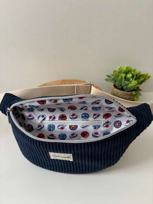 Sac banane enfant bleu marine motif moussaillon – pratique et marin