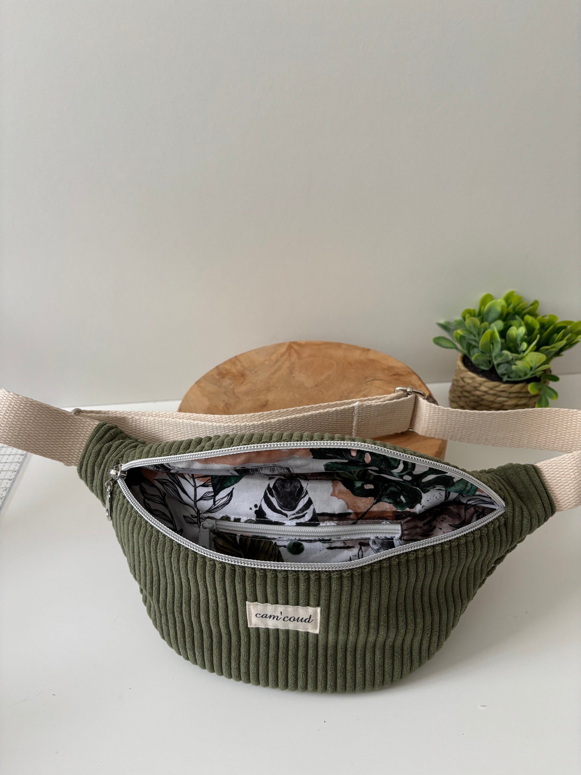 Sac banane enfant kaki motif savane verte – pratique et robuste