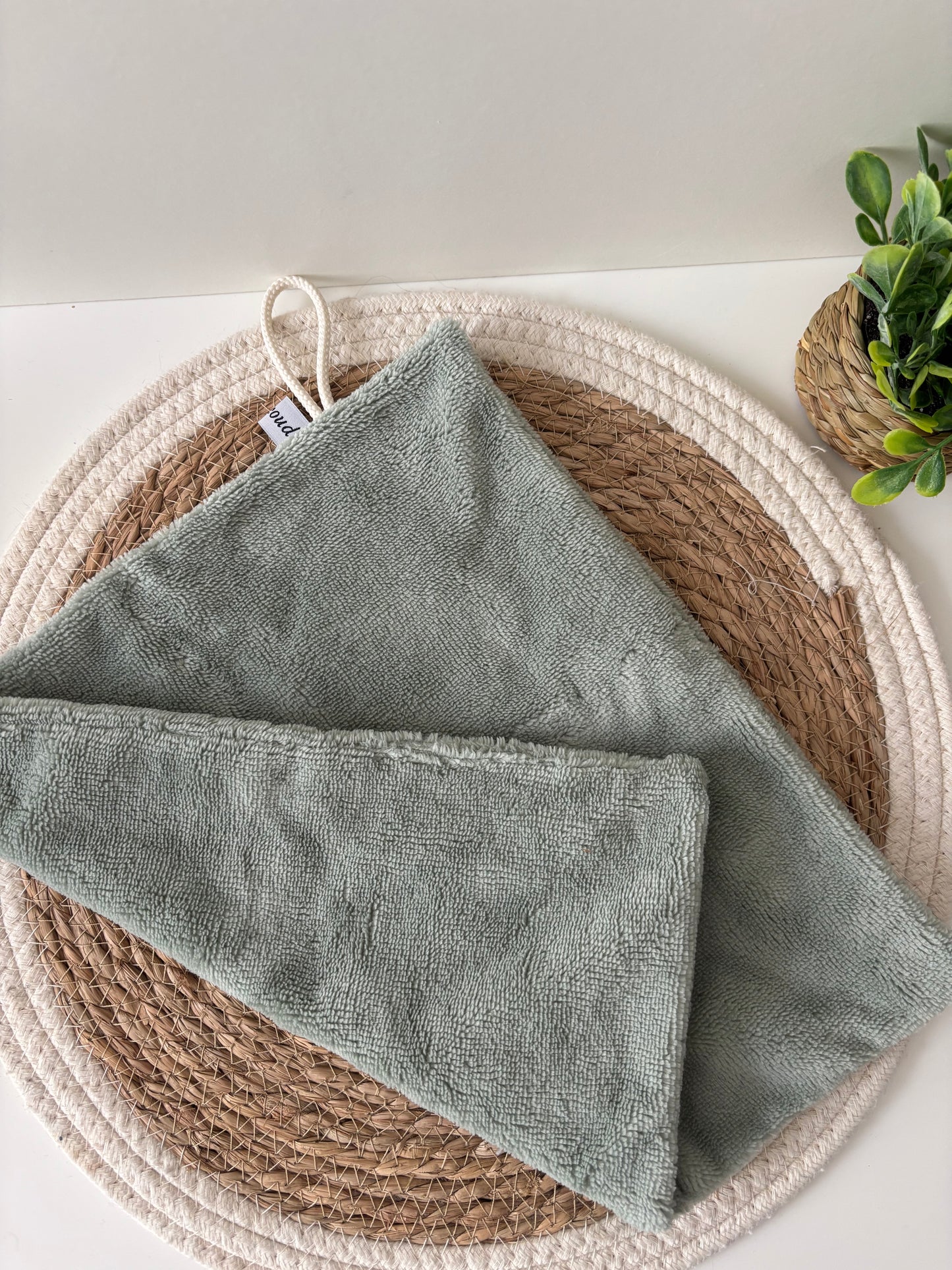 Grande serviette visage double face Cam’coud couleur vert sauge