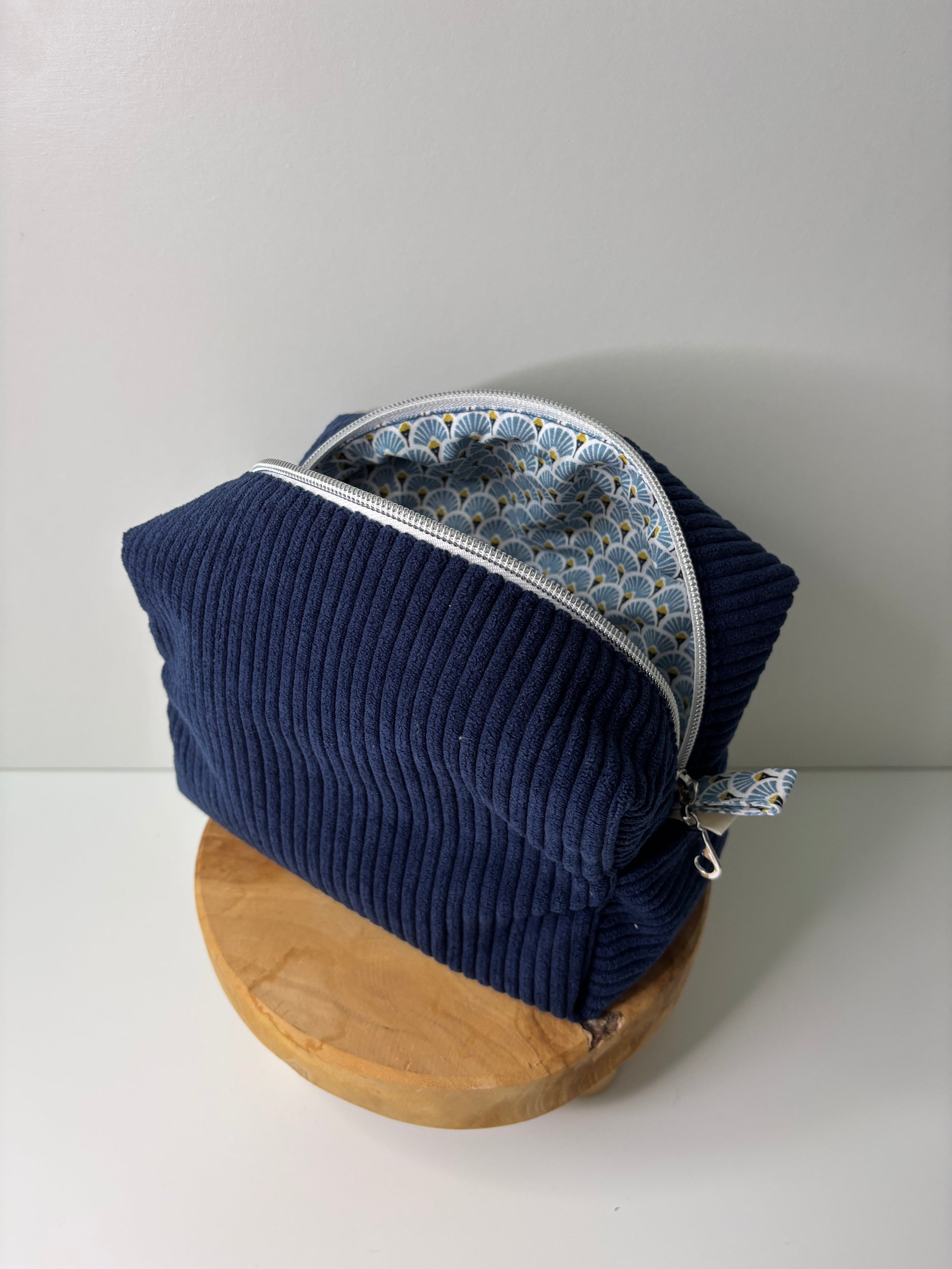 Trousse de toilette pratique et élégante, cousue main en Bretagne.