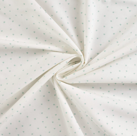 Coeurs bleus sur fond blanc