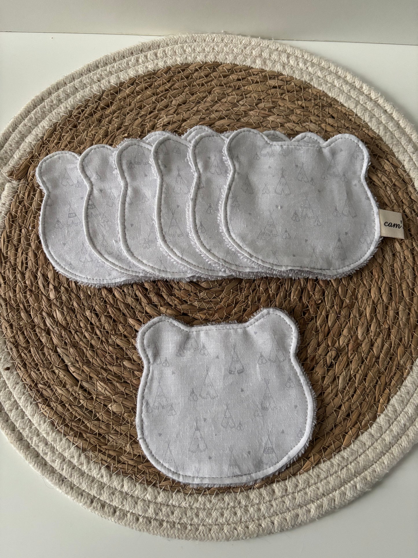 cotons lavables en forme de tête d’ourson, coloris Tipi, face coton douce et face éponge bambou absorbante, dimensions 11,5 × 10 cm