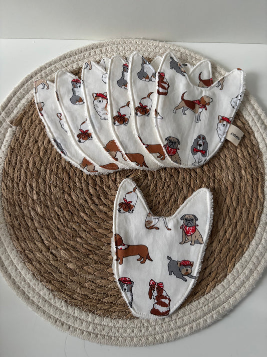 cotons lavables en forme de tête de chien, oreilles droites, motif chiens sur fond écru, face coton douce et face éponge bambou absorbante
