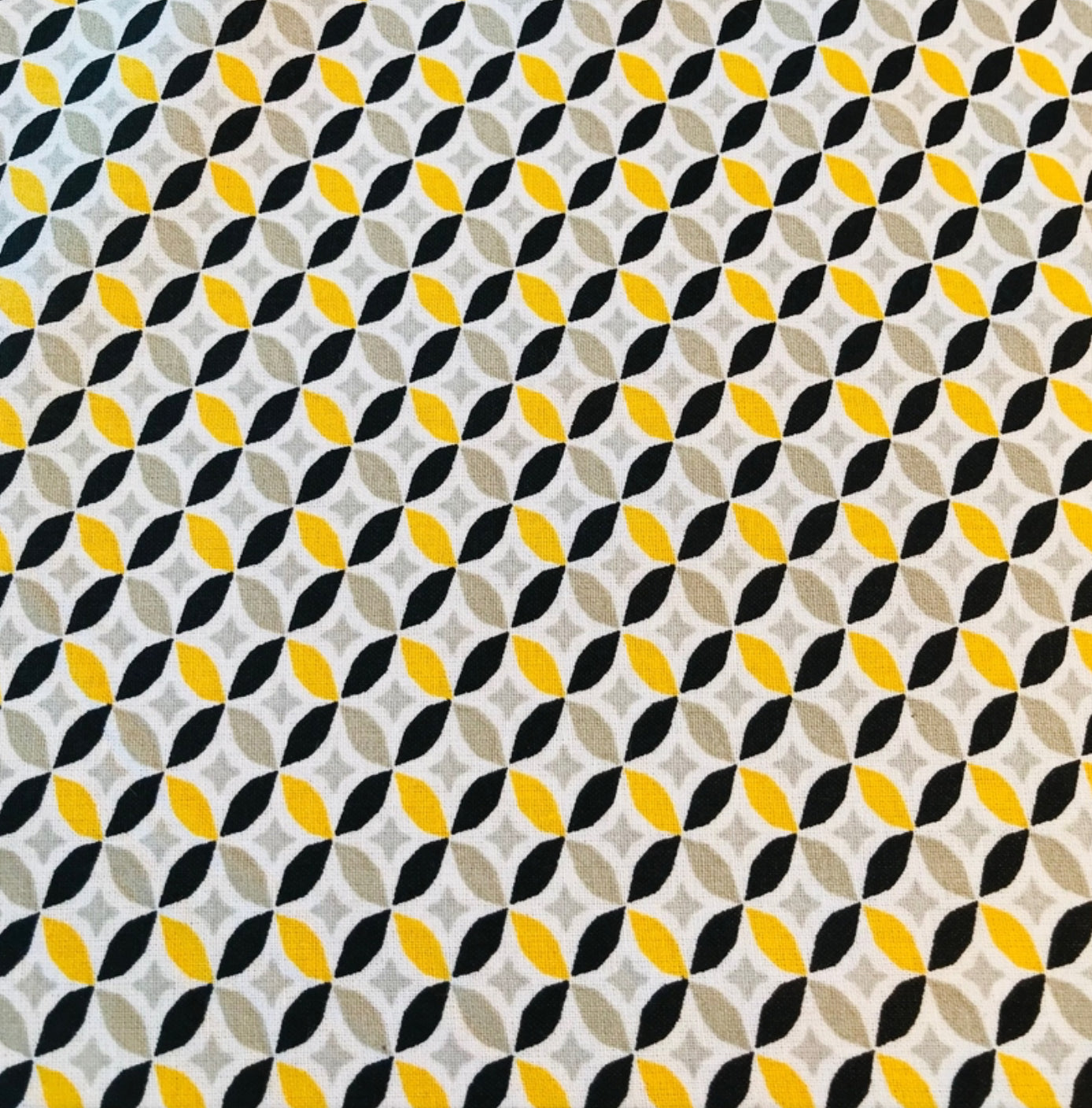 Géométrique noir et jaune