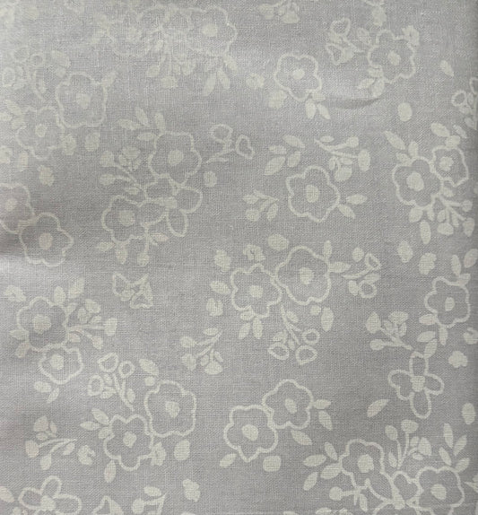 Fleurs blanches fond gris perle