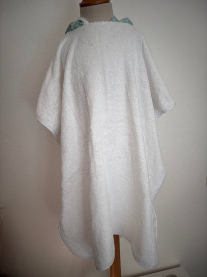 Poncho de bain enfant 10-13 ans vue de face, coloris blanc – Cam’coud
