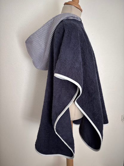 Poncho de bain enfant 3-5 ans - Vue de coté Rayures bleu foncé Cam’coud