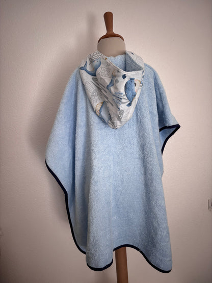 Poncho de bain enfant 3-5 ans - vue de dos- baleines bleues Cam’coud