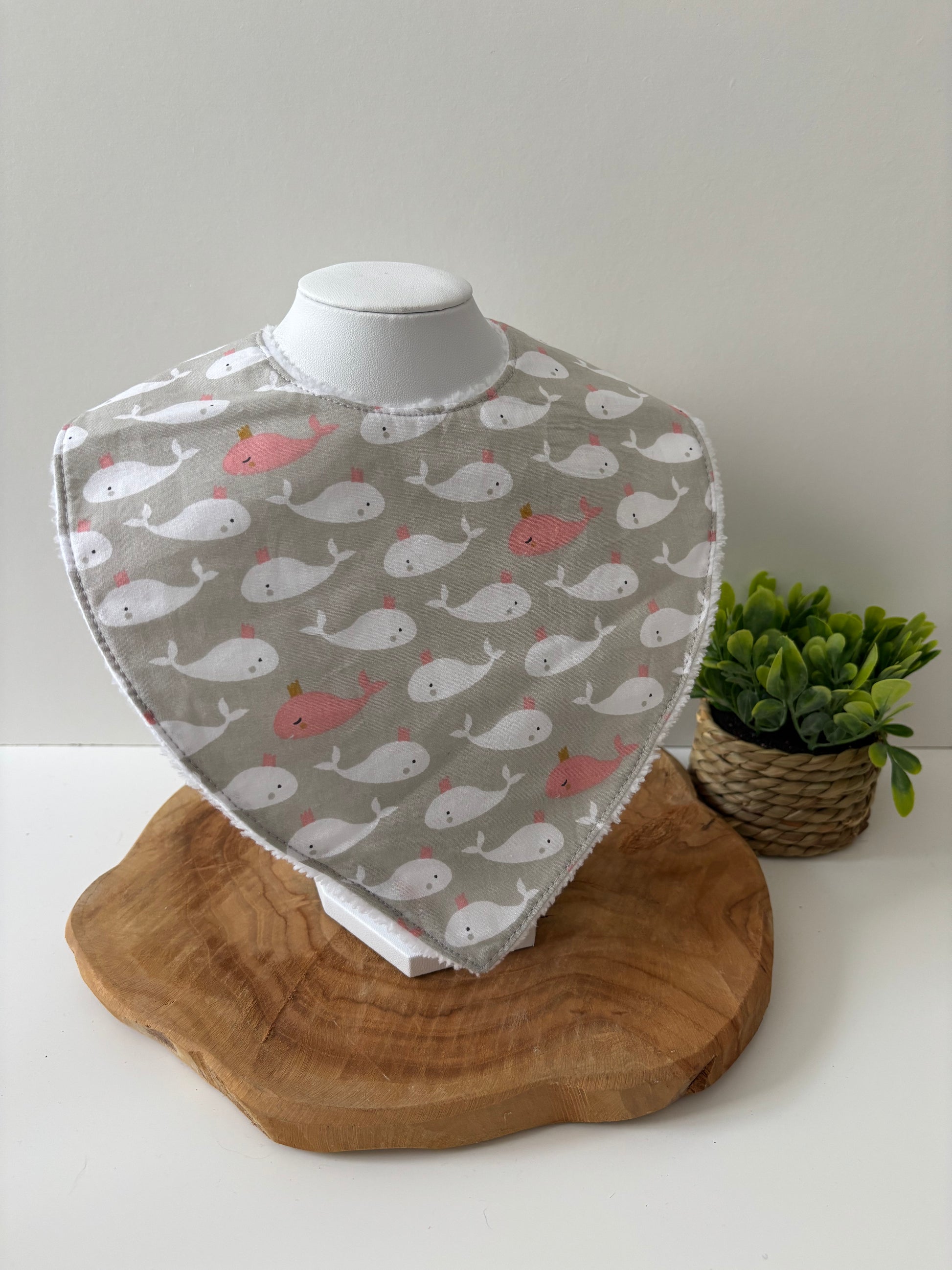 Bavoir bandana lavable pour bébé, motif baleines, doux et absorbant avec éponge de bambou, à utiliser sous surveillance d’un adulte