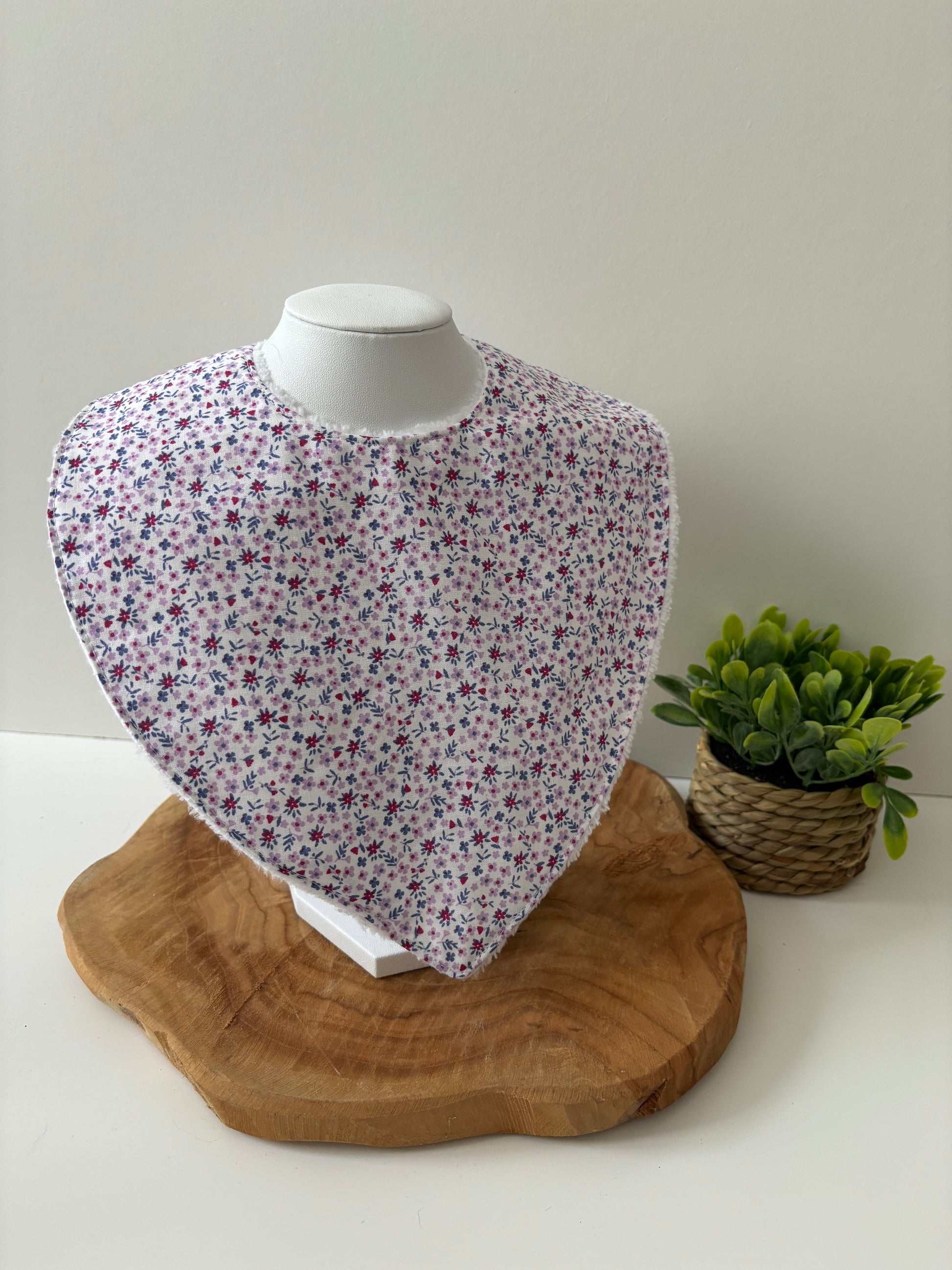 Bavoir bandana lavable pour bébé, motif fleurs rose et bleues, doux et absorbant avec éponge de bambou, à utiliser sous surveillance d’un adulte