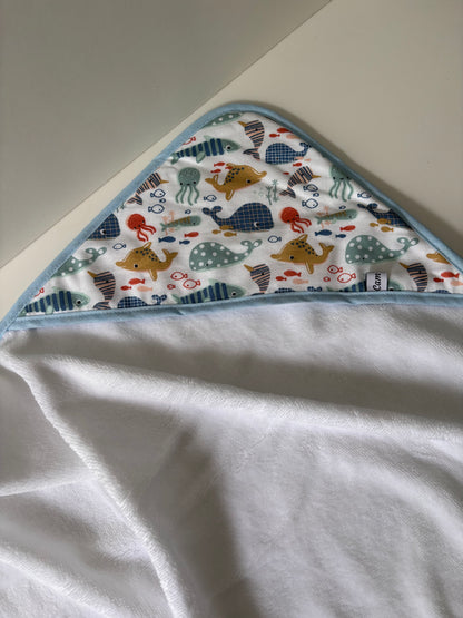 Cape de bain personnalisée, idéale pour le bain de bébé.