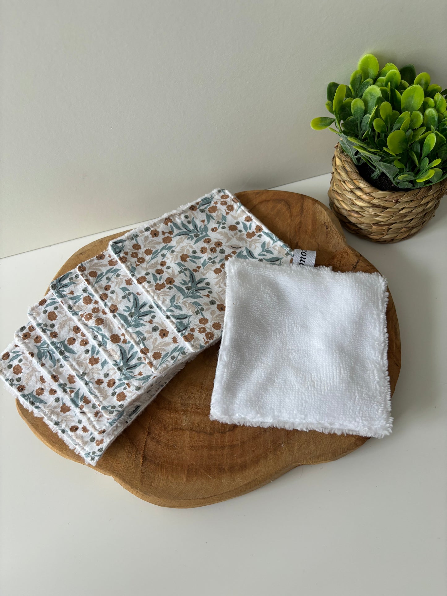 Lot de 7 cotons lavables motif fleurs, dos blanc