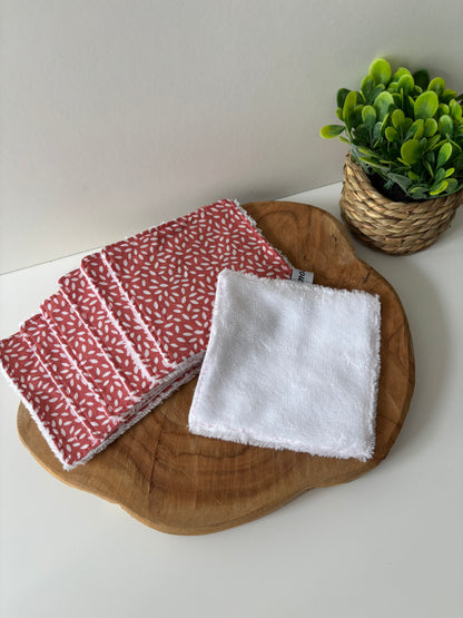 Lot de 7 cotons lavables motif pétales blanches sur fond corail, dos blanc