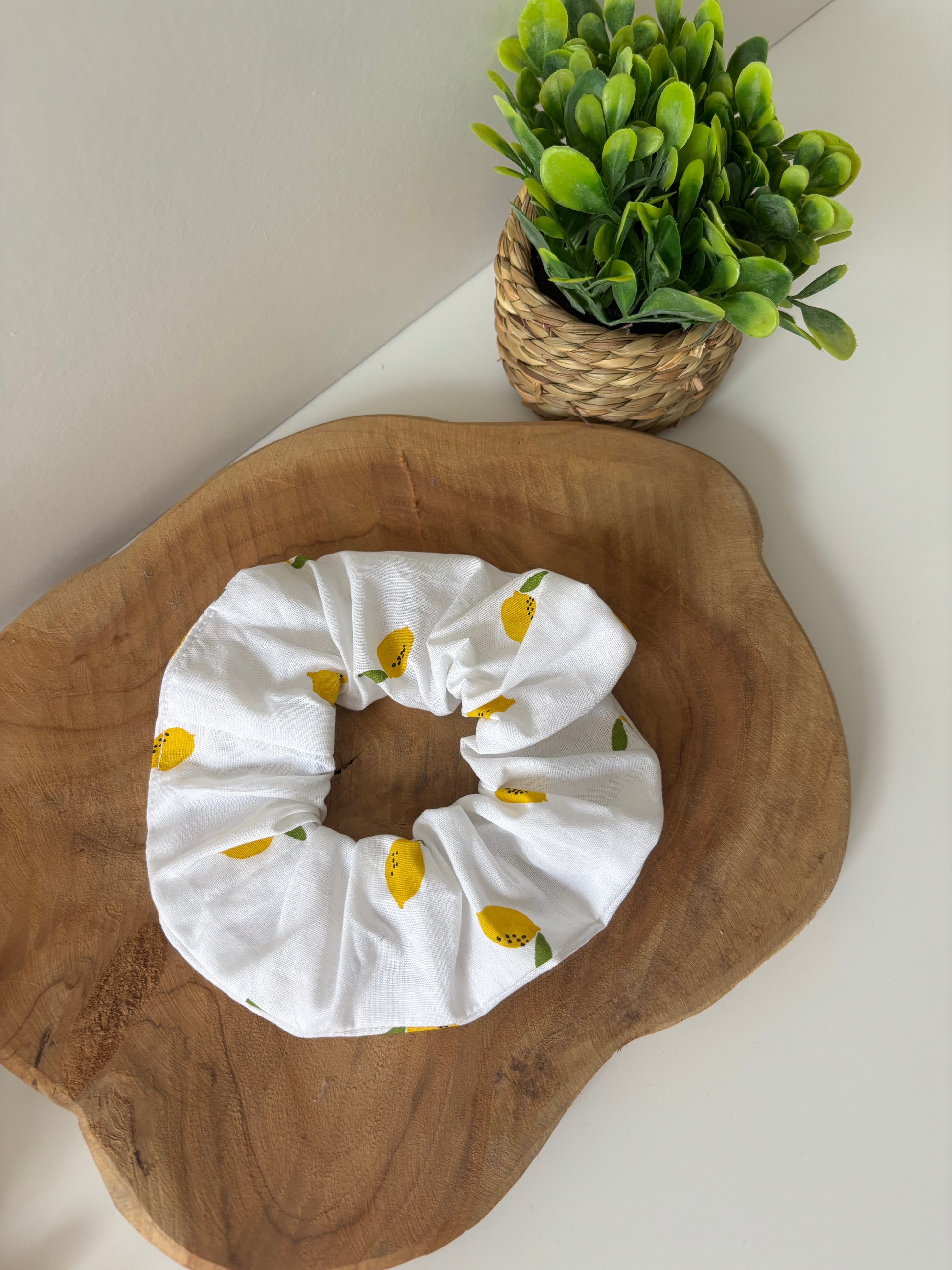 Élastique cheveux motif citrons jaunes acidulés