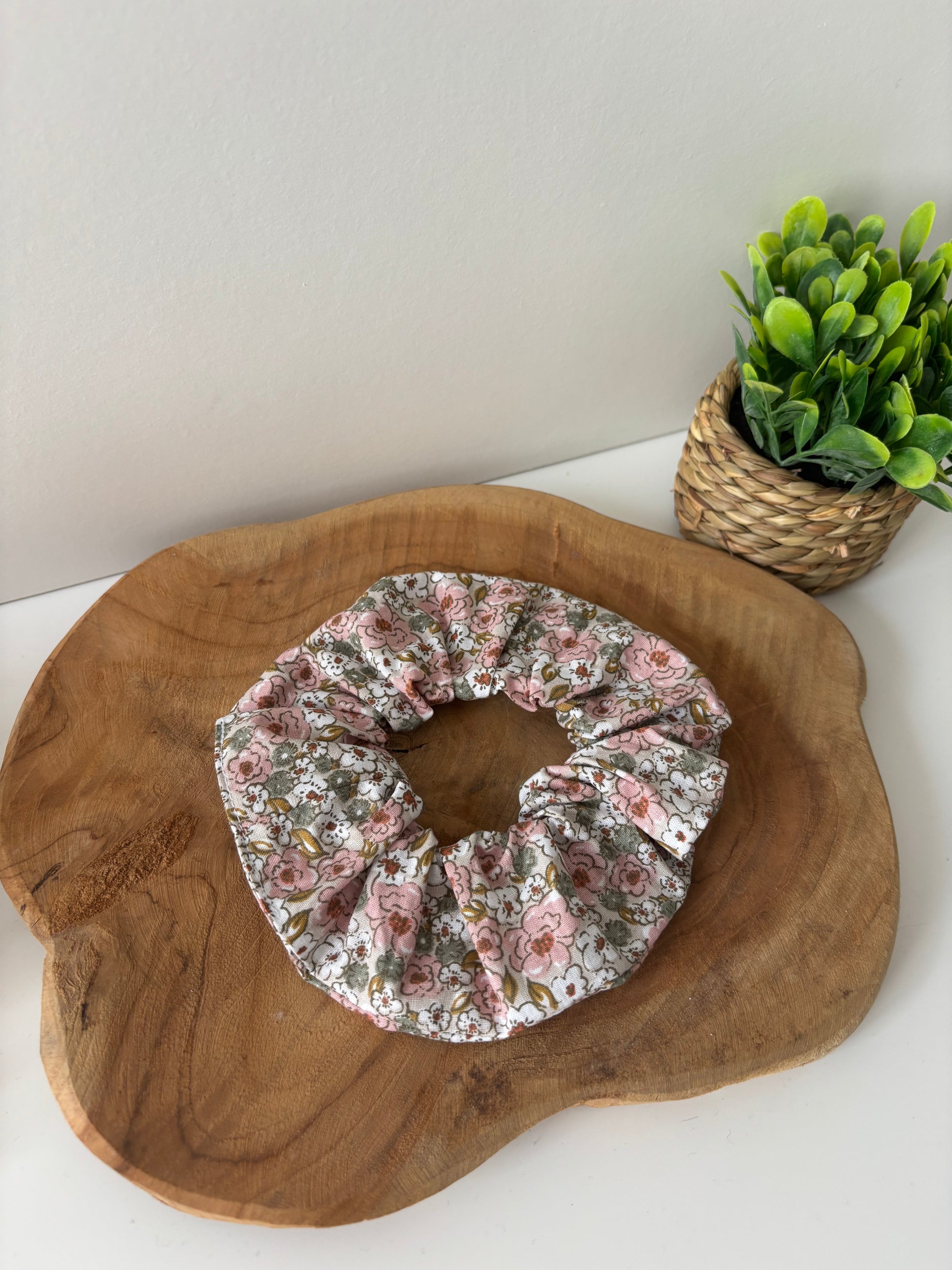 Élastique cheveux motif fleurs vintage pastel doux