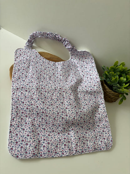 Bavoir maternelle élastiqué motif Fleurs rose et bleues – coton et bambou