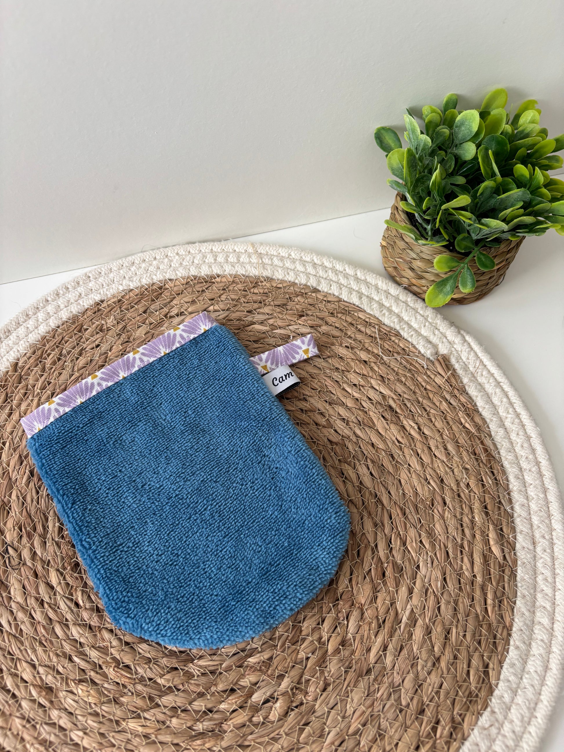 Gant visage Cam’coud en éponge de bambou pétrole avec biais éventails lilas