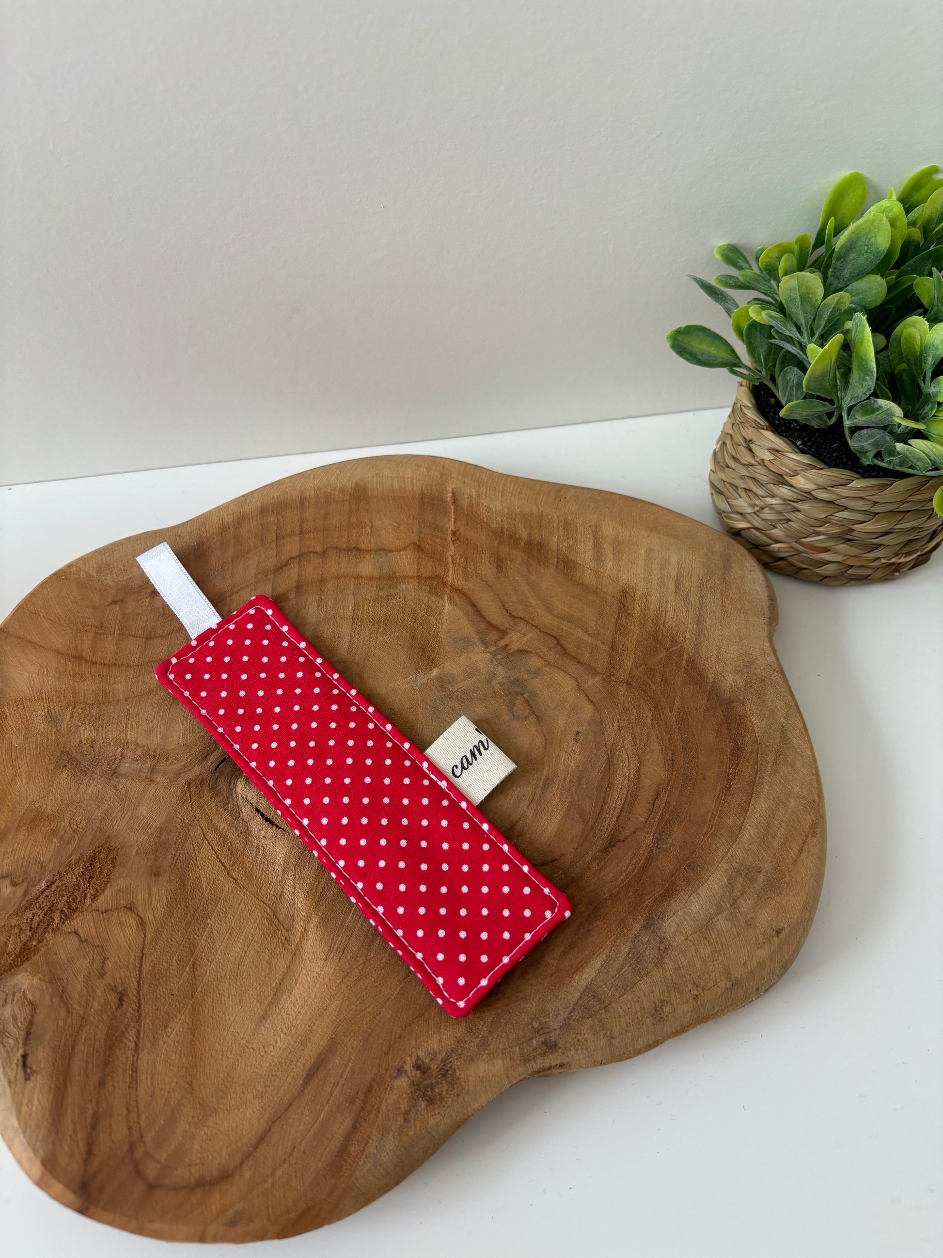 Marque-page textile pois blancs sur fond rouge