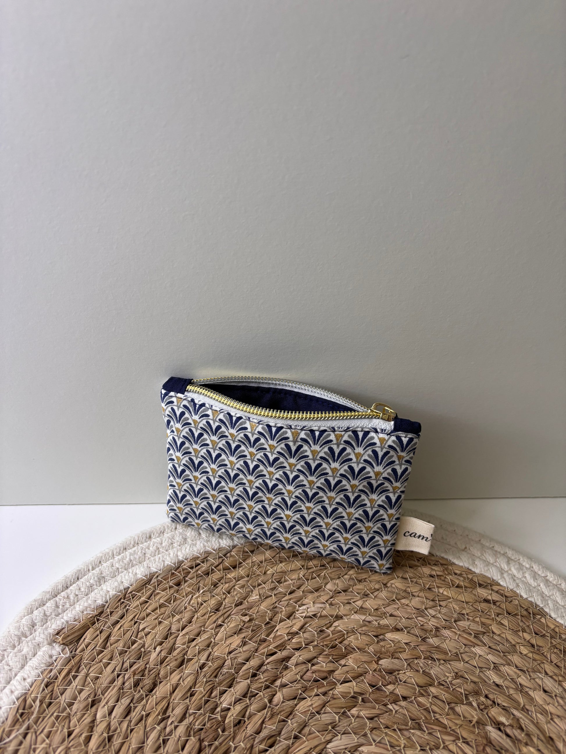 Petit porte-monnaie élégant, cousu main artisanalement.