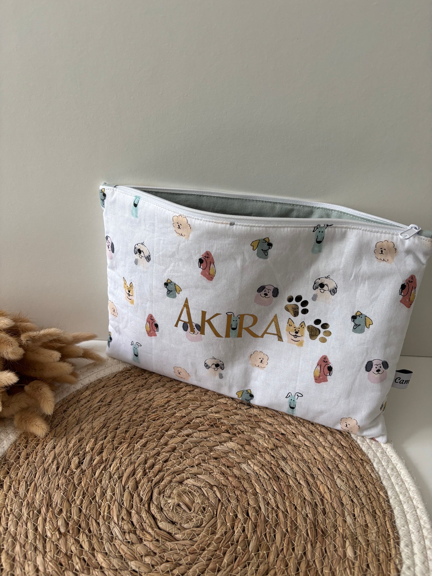 Pochette personnalisée pour carnet de santé d’animaux petits chiens , robuste.