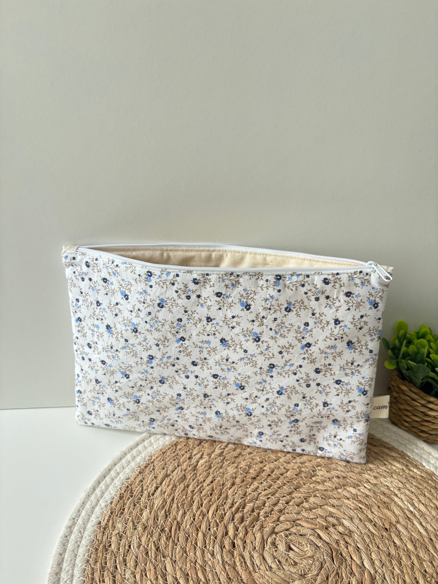 Pochette carnet de santé pour animaux motif fleurs vintage bleues, personnalisable