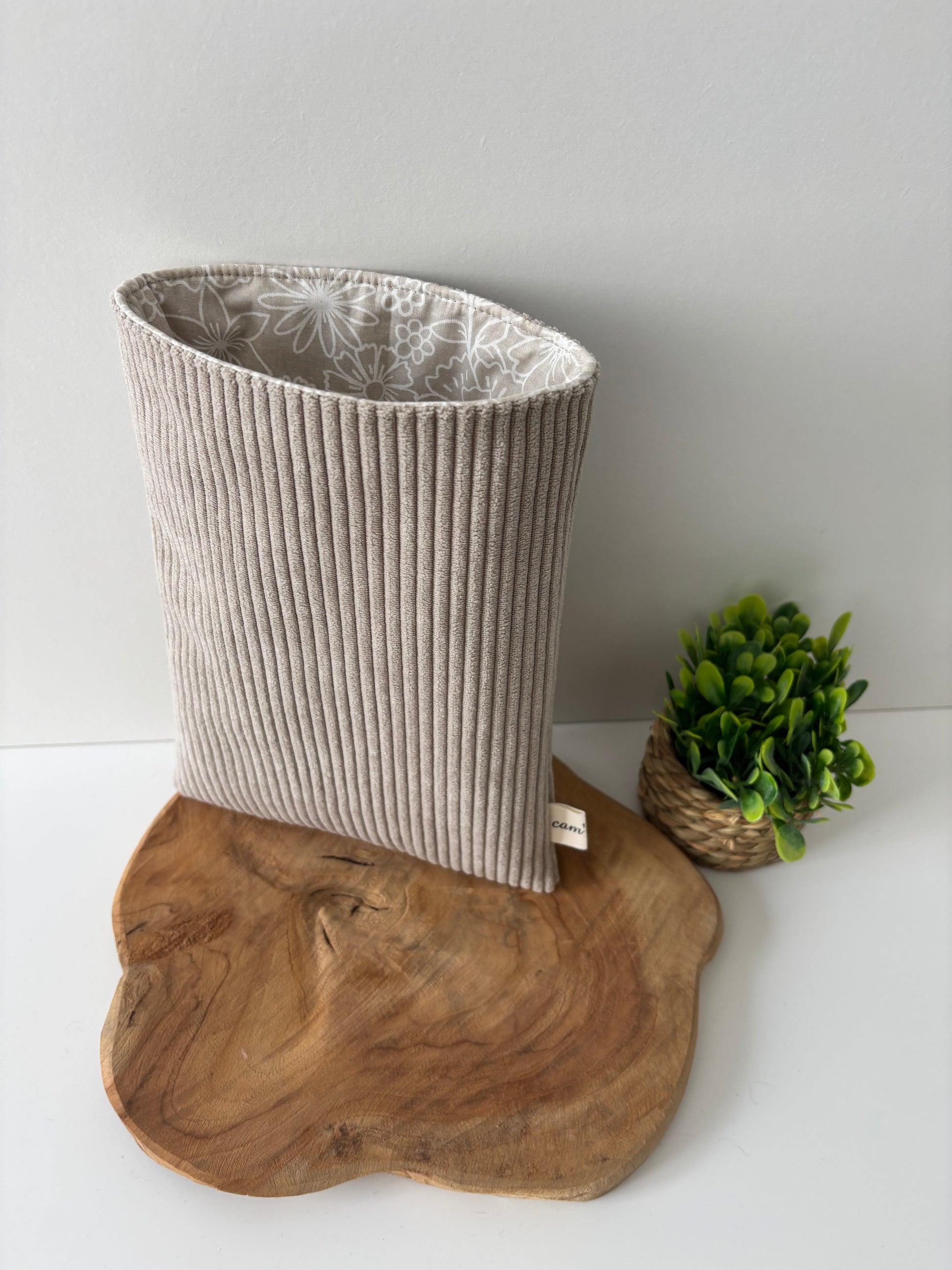 Pochette à livre en velours beige avec fleurs écru